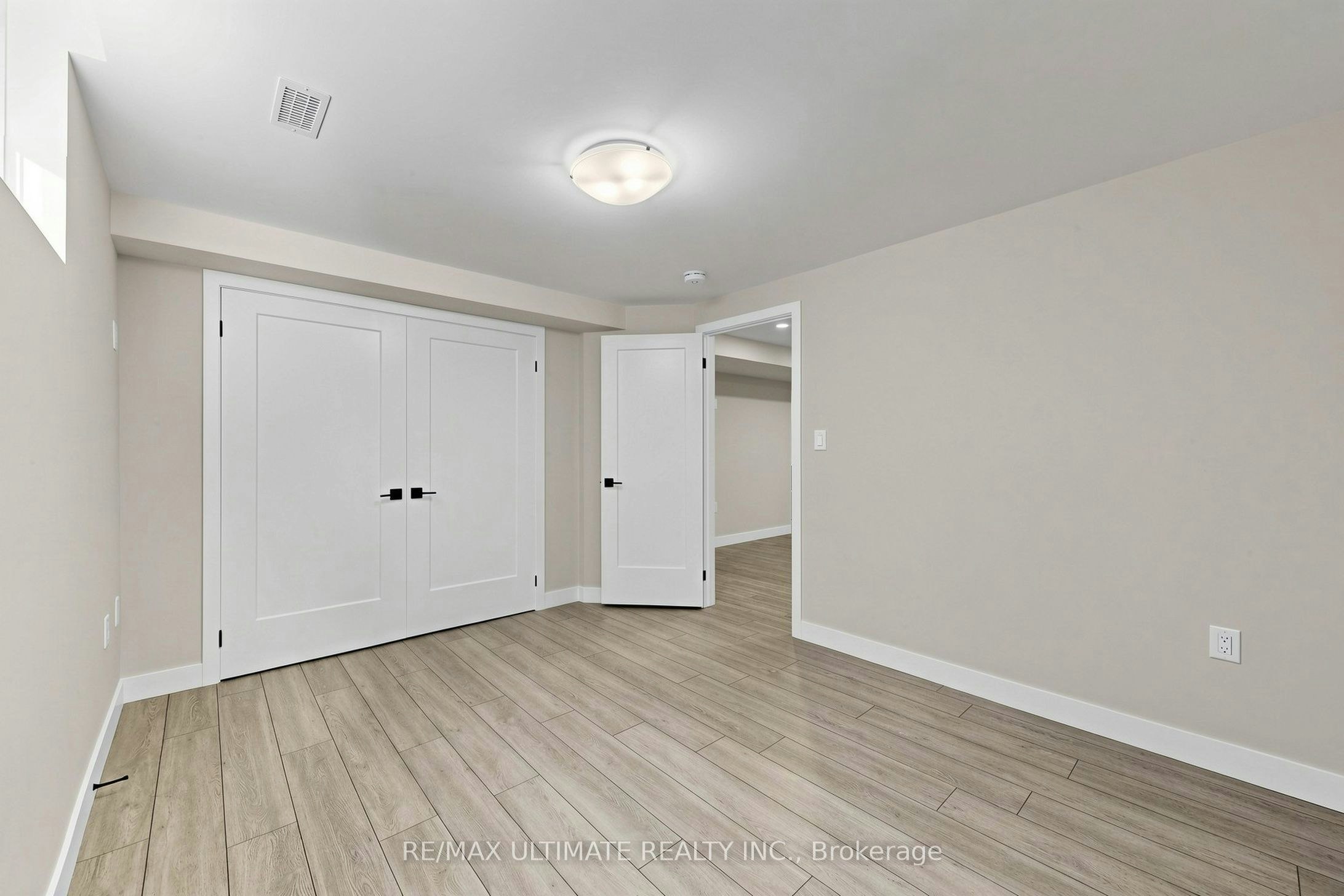 Lower-10 Warbeck Place, Toronto, ON, M9R 3C3 - 11