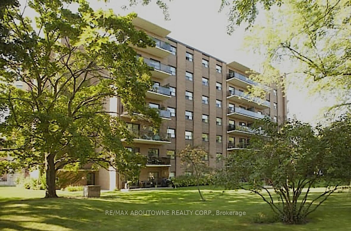 109-135 Allan Street, Oakville, ON, L6J 3N4