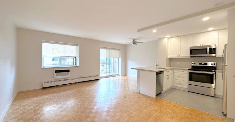 306-135 Allan Street, Oakville, ON, L6J 3N4 - 2