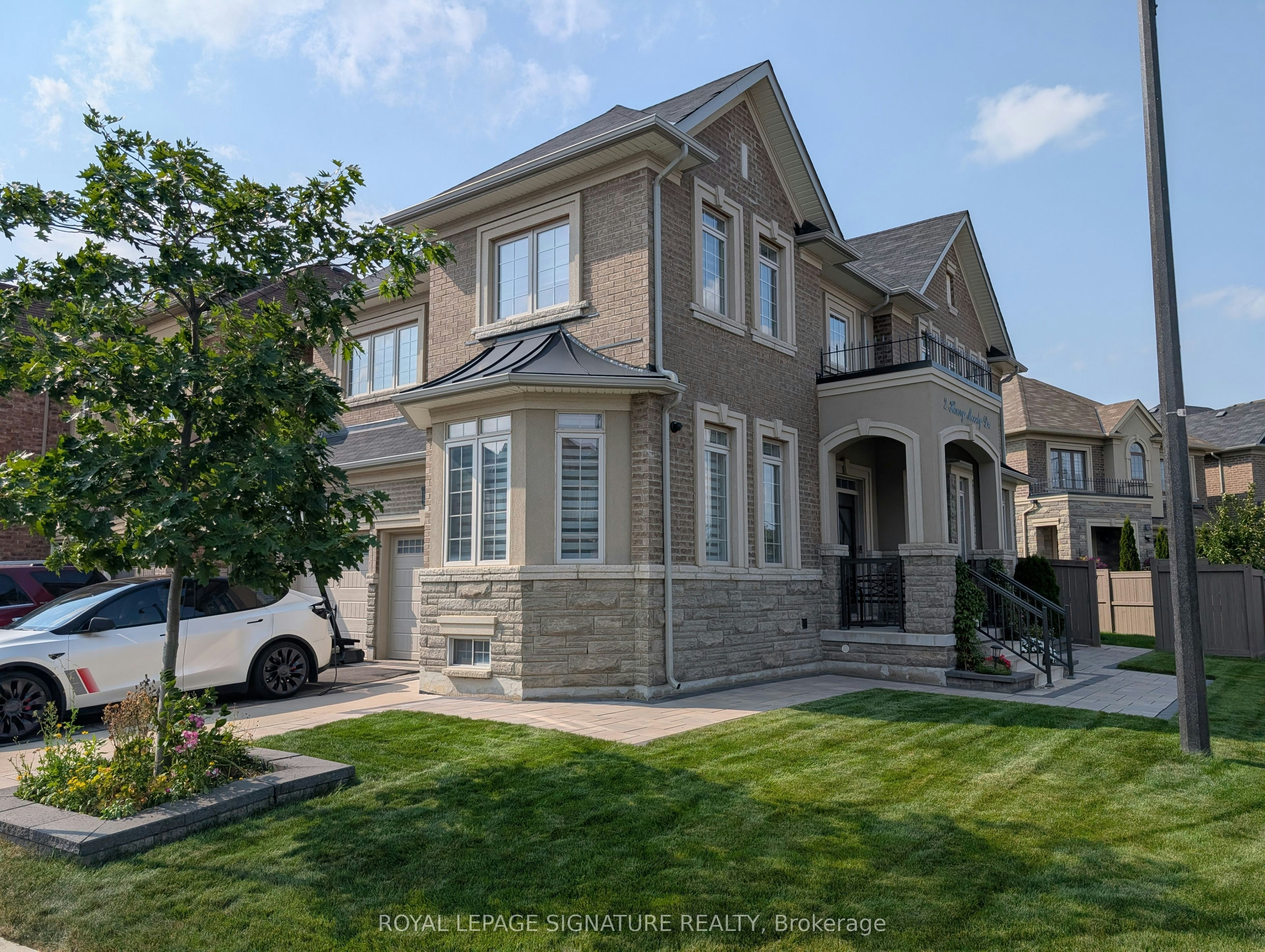 2 Henry Moody Street E, Brampton, ON, L7A 5A8