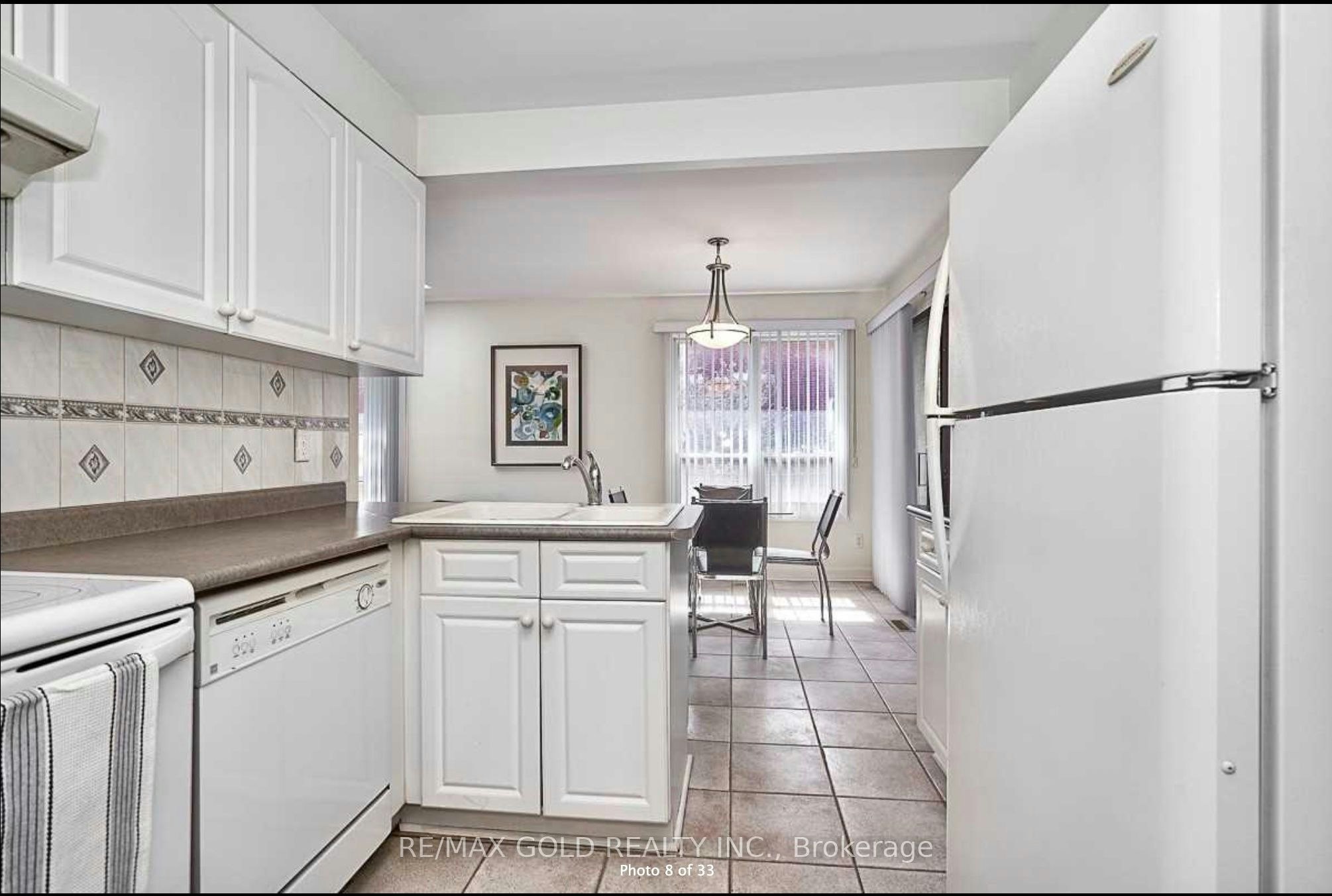 2586 Hammond Road, Mississauga, ON, L5K 1T2 - 11