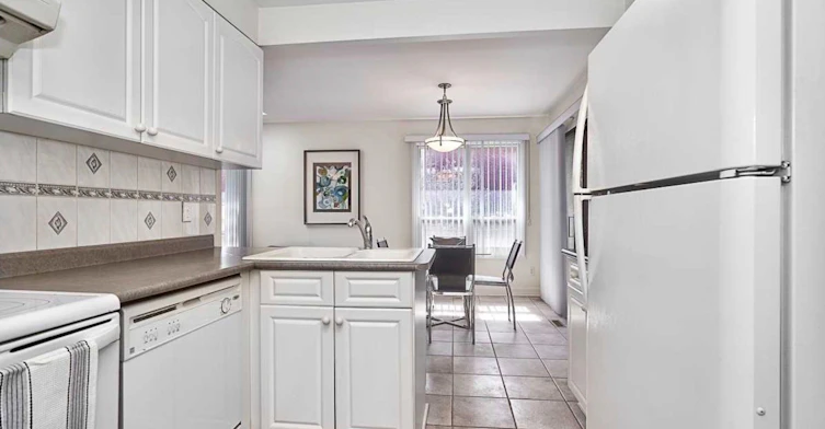 2586 Hammond Road, Mississauga, ON, L5K 1T2 - 11