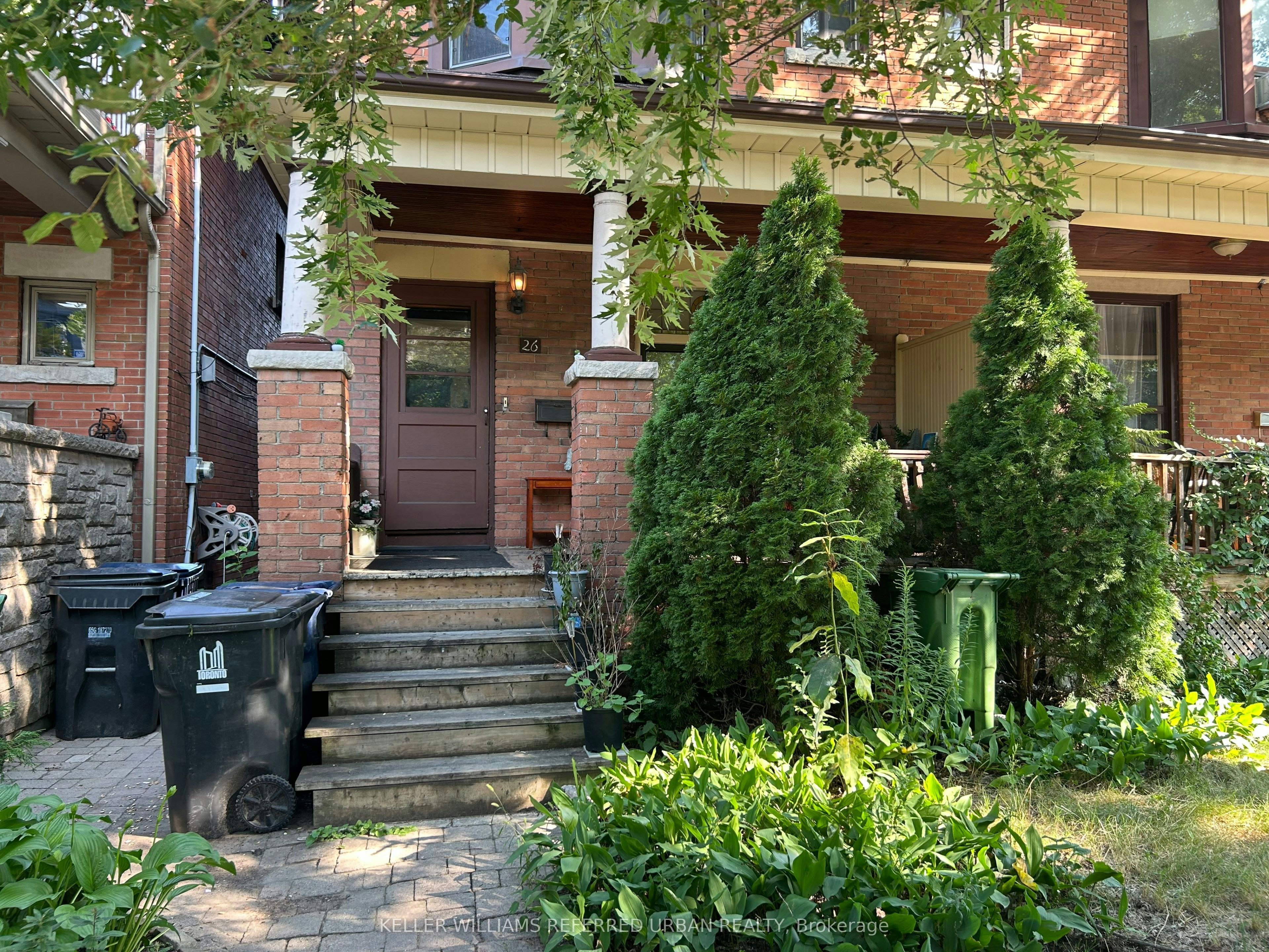 Lower-26 Indian Trail, Toronto, ON, M6R 1Z7