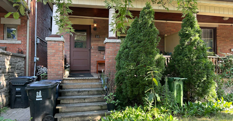 Lower-26 Indian Trail, Toronto, ON, M6R 1Z7