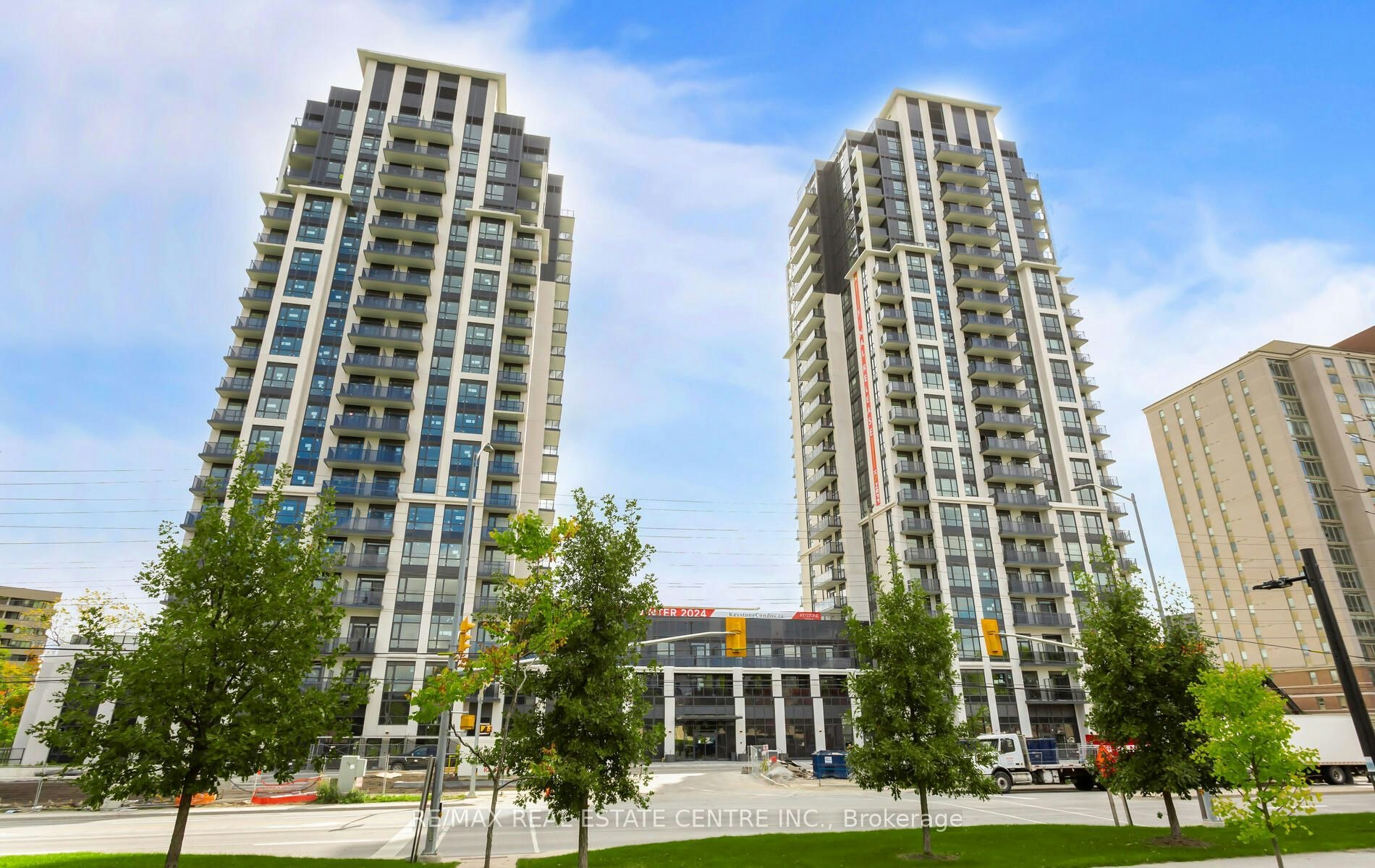 1307-204 Burnhamthorpe Road E, Mississauga, ON, L5A 0B3