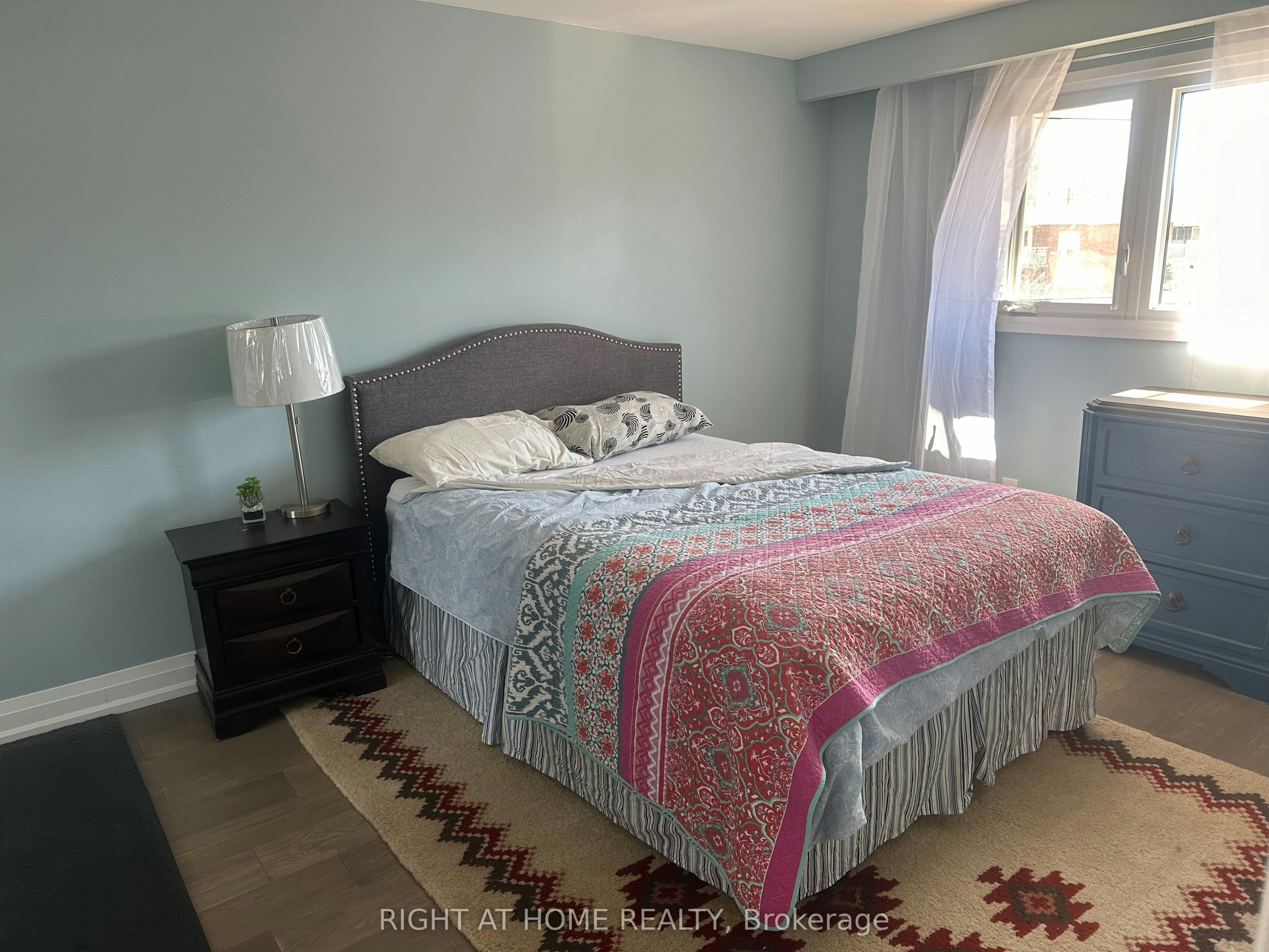 4076 Woodington Drive, Mississauga, ON, L4Z 1K3 - 4