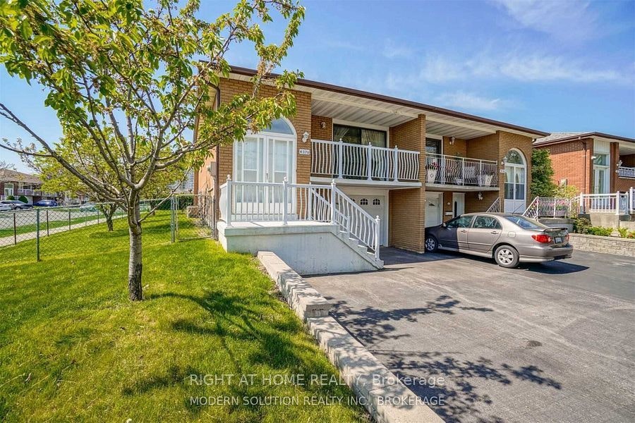 4076 Woodington Drive, Mississauga, ON, L4Z 1K3