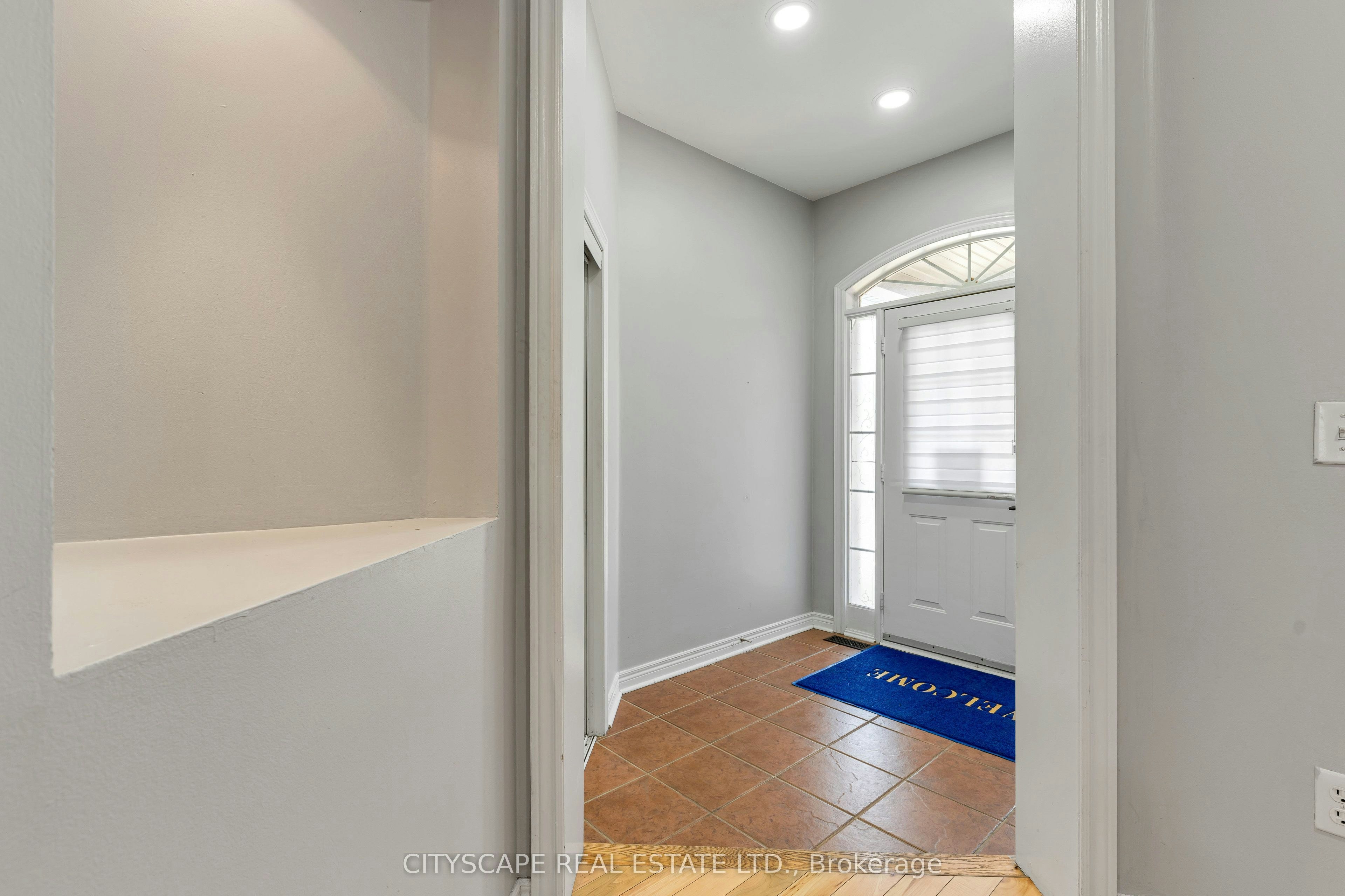 5623 Longboat Avenue, Mississauga, ON, L5M 7E5 - 8