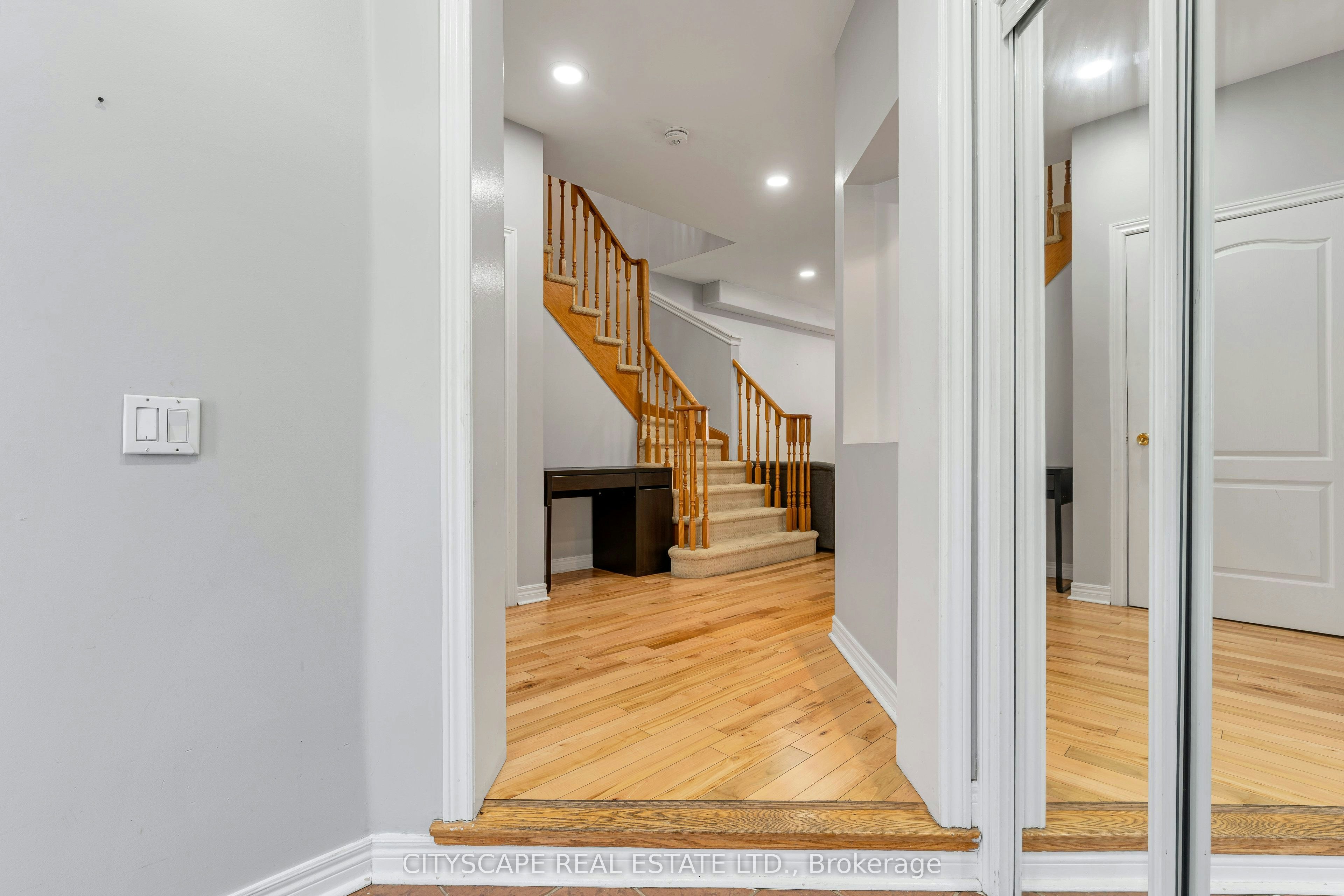 5623 Longboat Avenue, Mississauga, ON, L5M 7E5 - 9