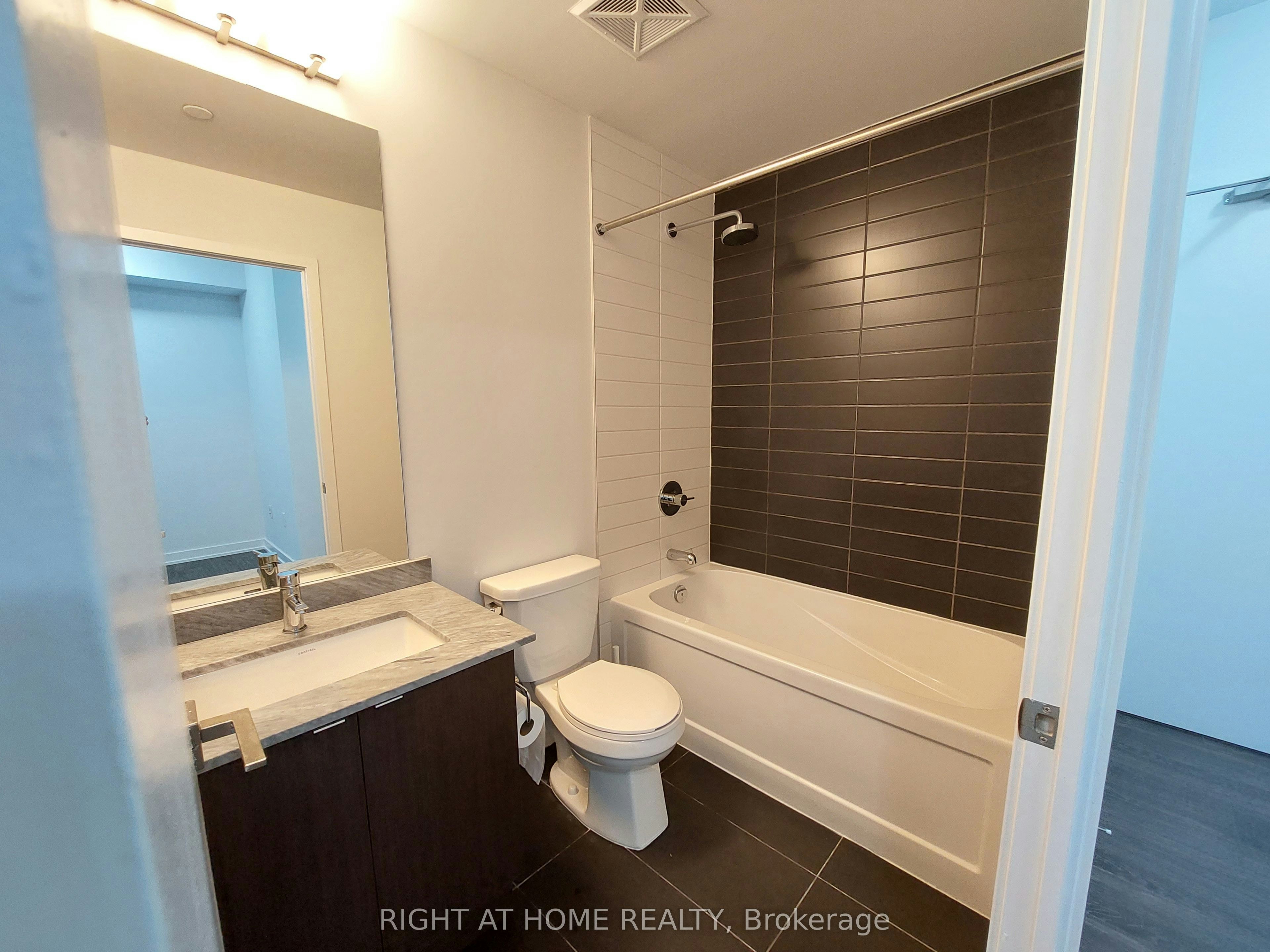 2820-4055 Parkside Village Drive, Mississauga, ON, L5B 0K8 - 12