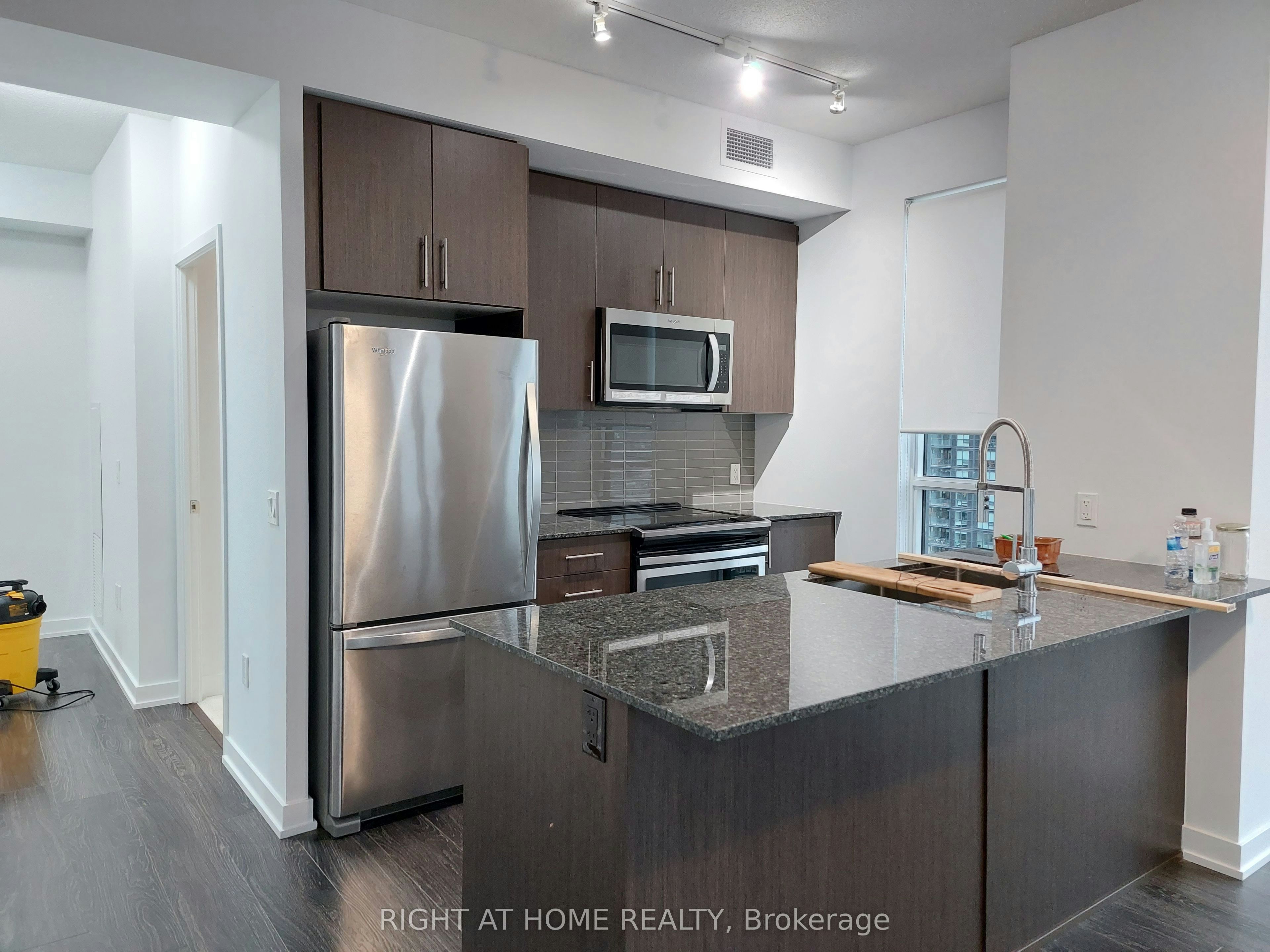 2820-4055 Parkside Village Drive, Mississauga, ON, L5B 0K8 - 9