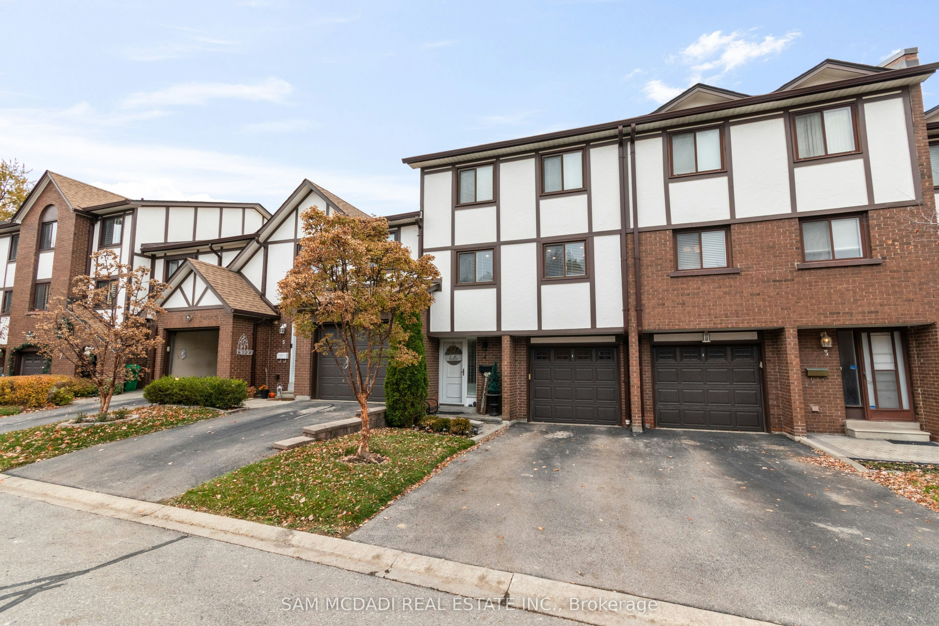 4-4230 Fieldgate Drive, Mississauga, ON, L4W 2M5