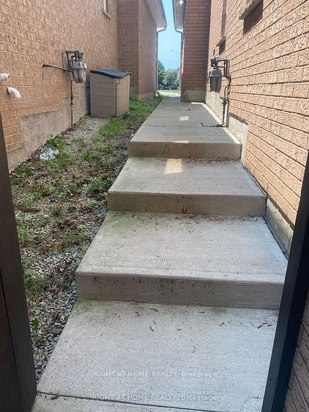 3766 Forest Bluff Crescent, Mississauga, ON, L5N 7T7 - 2
