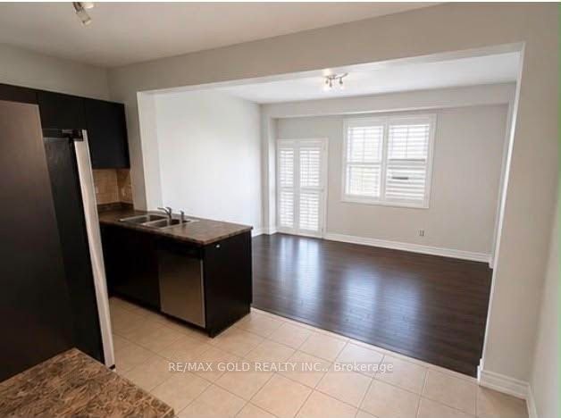 765 Millworks Crescent, Mississauga, ON, L5V 0B9 - 2