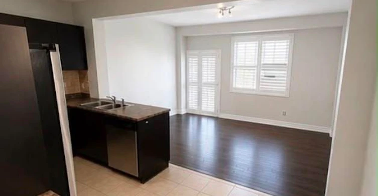 765 Millworks Crescent, Mississauga, ON, L5V 0B9 - 2