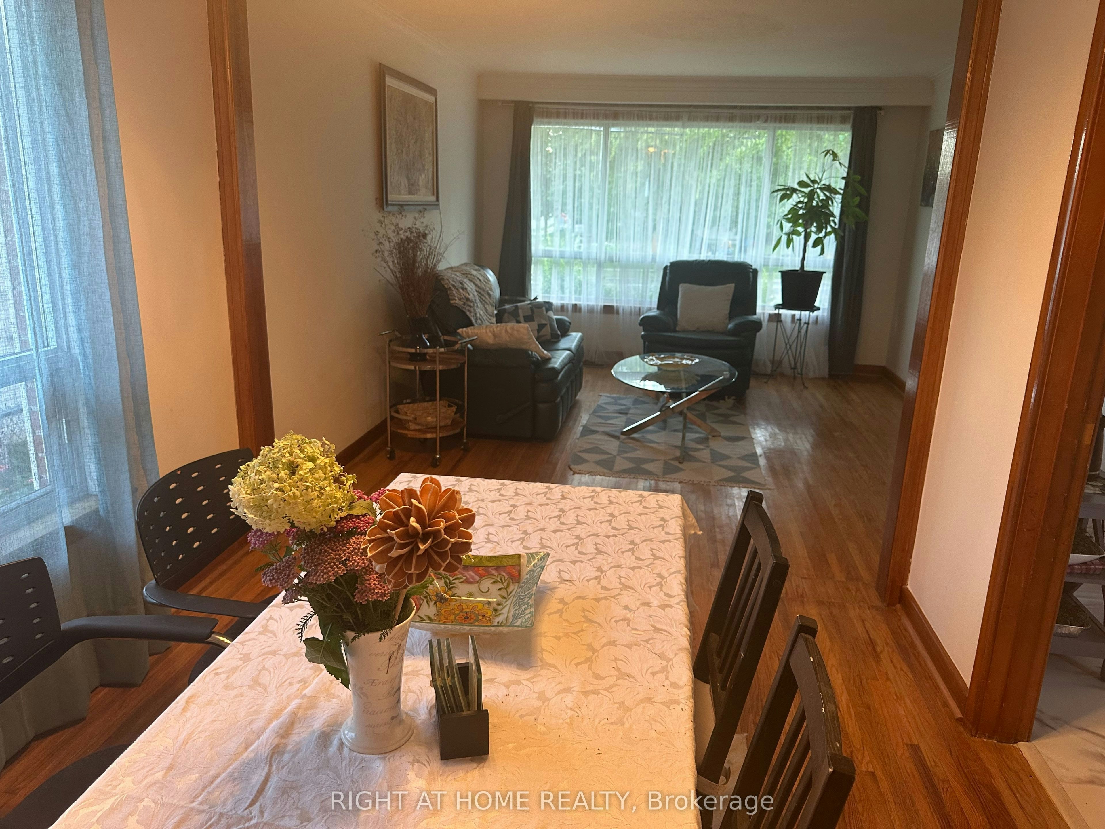 309 Queen Mary Drive, Oakville, ON, L6K 3L5 - 8