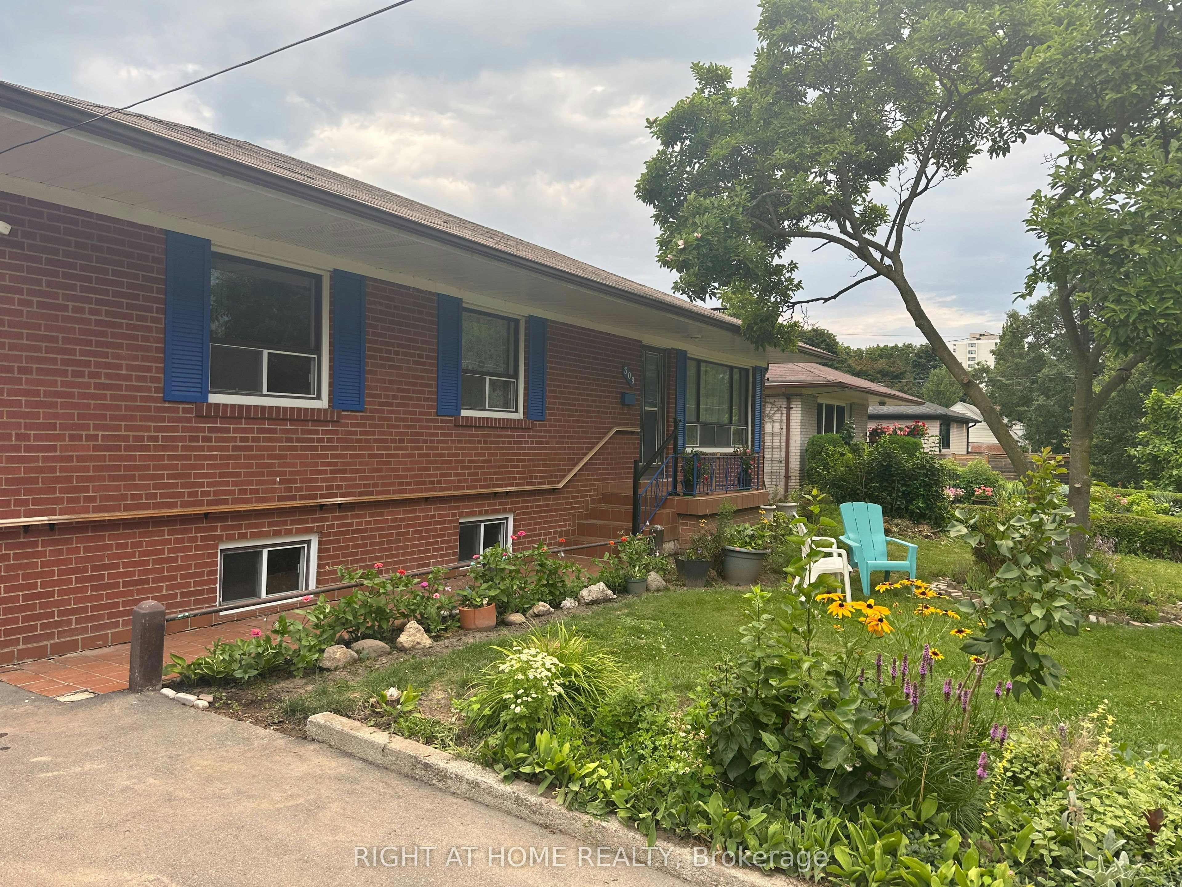 309 Queen Mary Drive, Oakville, ON, L6K 3L5