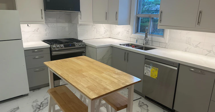 309 Queen Mary Drive, Oakville, ON, L6K 3L5 - 3