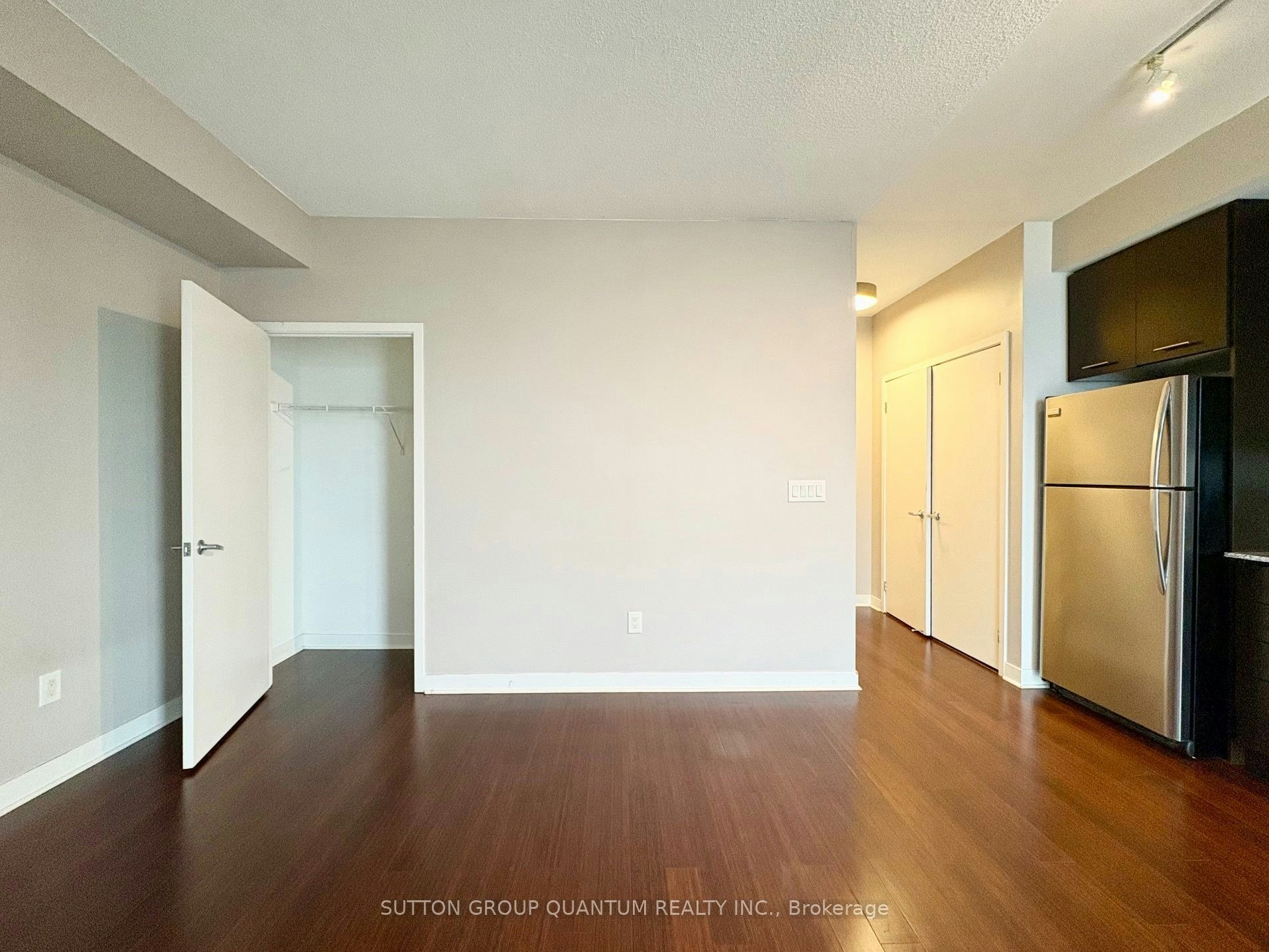 2501-360 Square One Drive, Mississauga, ON, L5B 0G7 - 2