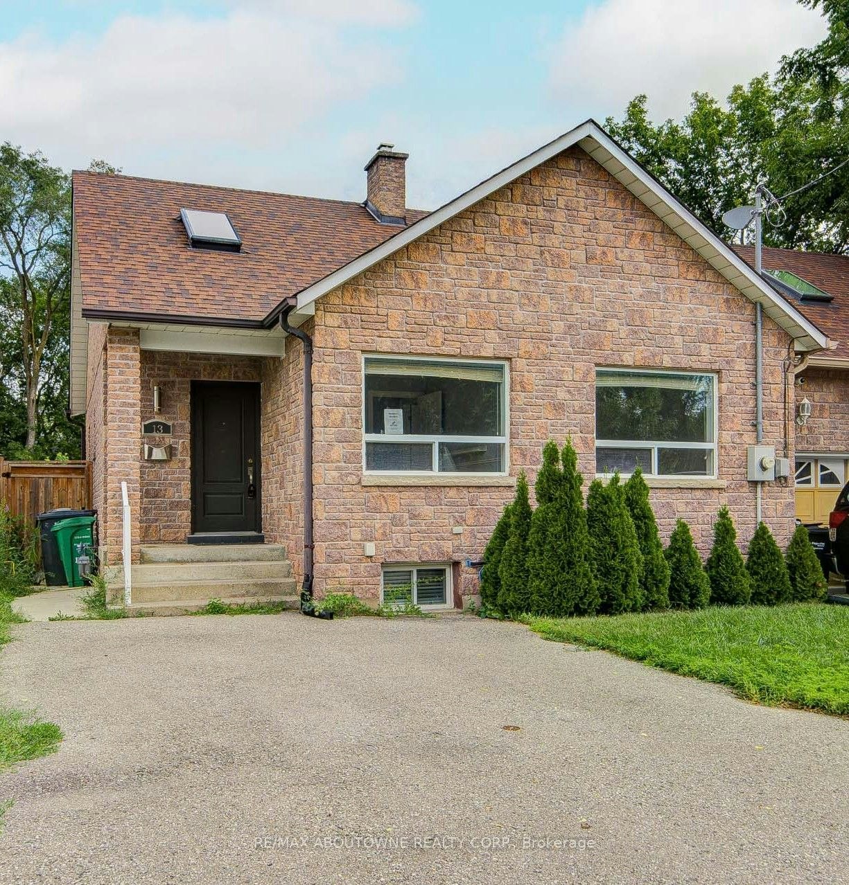 13 Broadview Avenue, Mississauga, ON, L5H 2S8