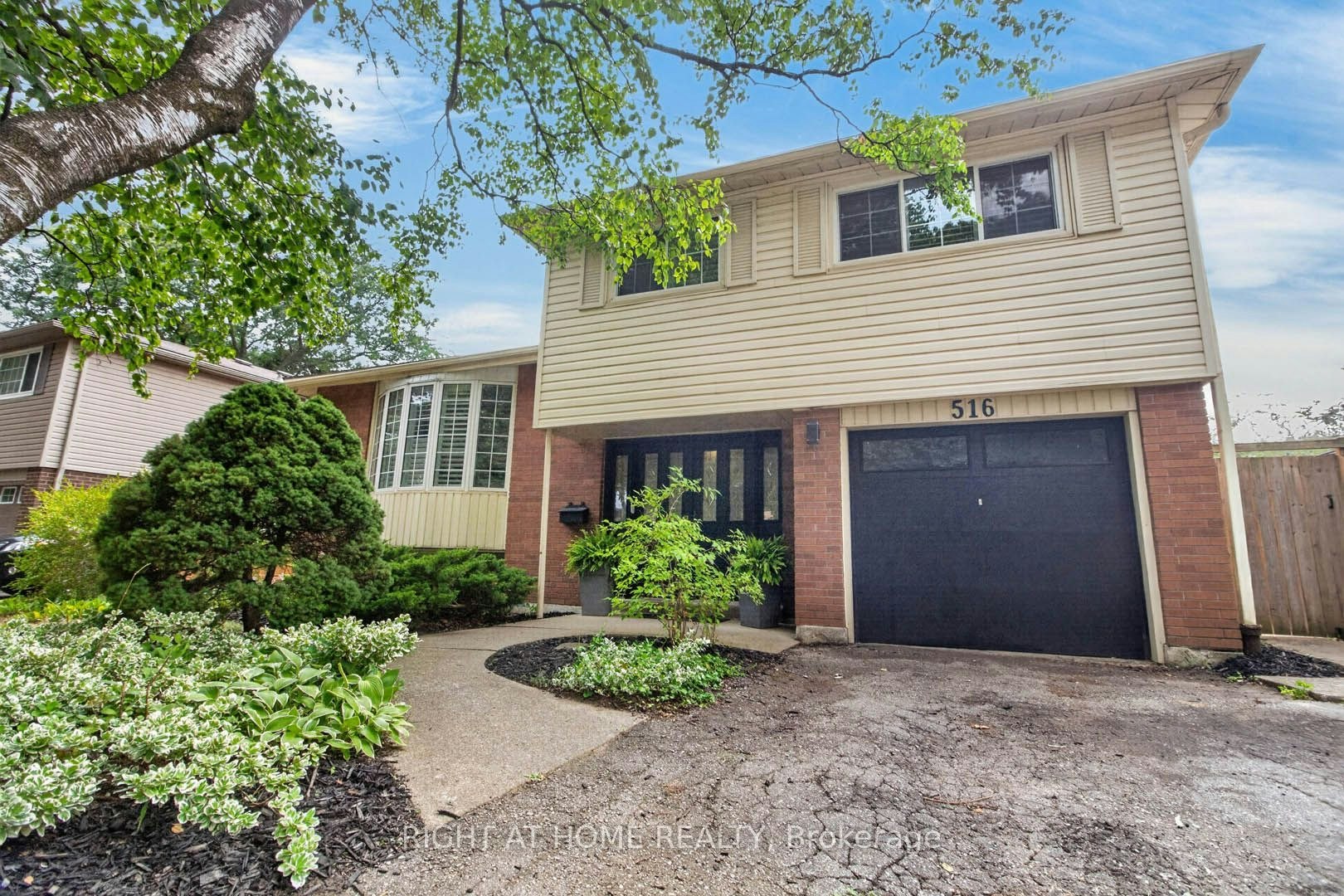 516 Kenmarr Crescent, Burlington, ON, L7L 4R7