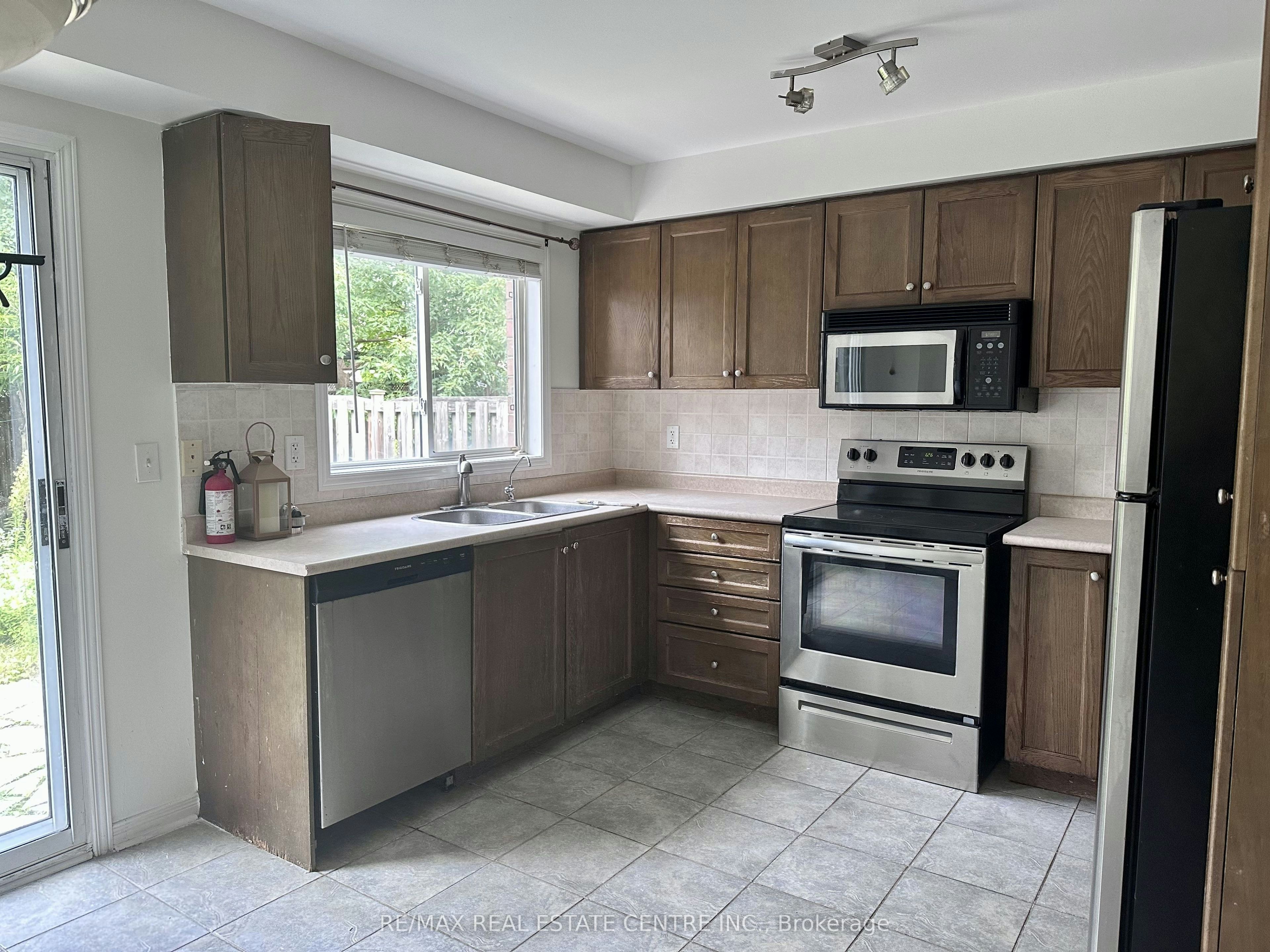 5673 Flora Drive, Burlington, ON, L7L 6X4 - 8