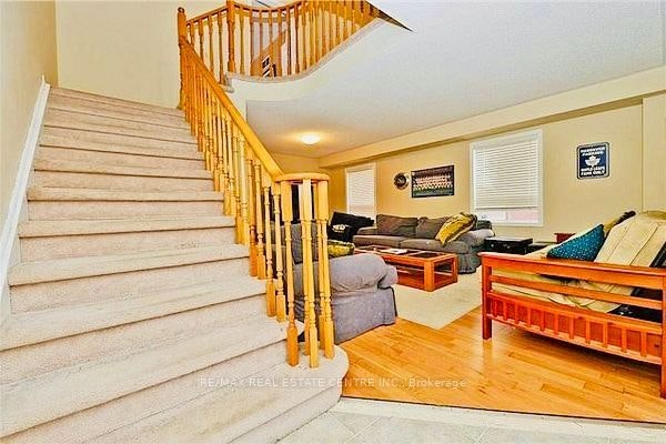5673 Flora Drive, Burlington, ON, L7L 6X4 - 3