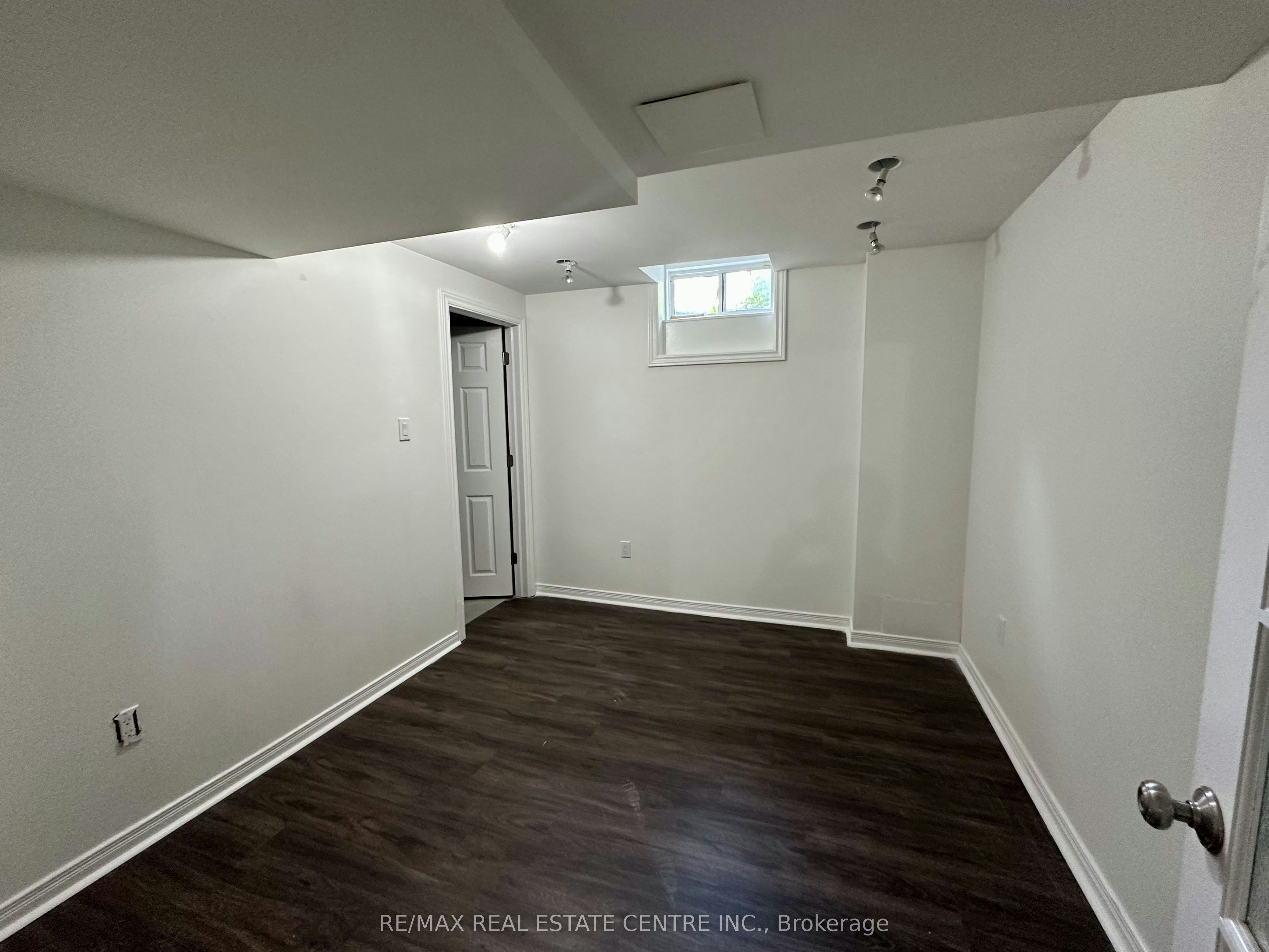 5673 Flora Drive, Burlington, ON, L7L 6X4 - 19