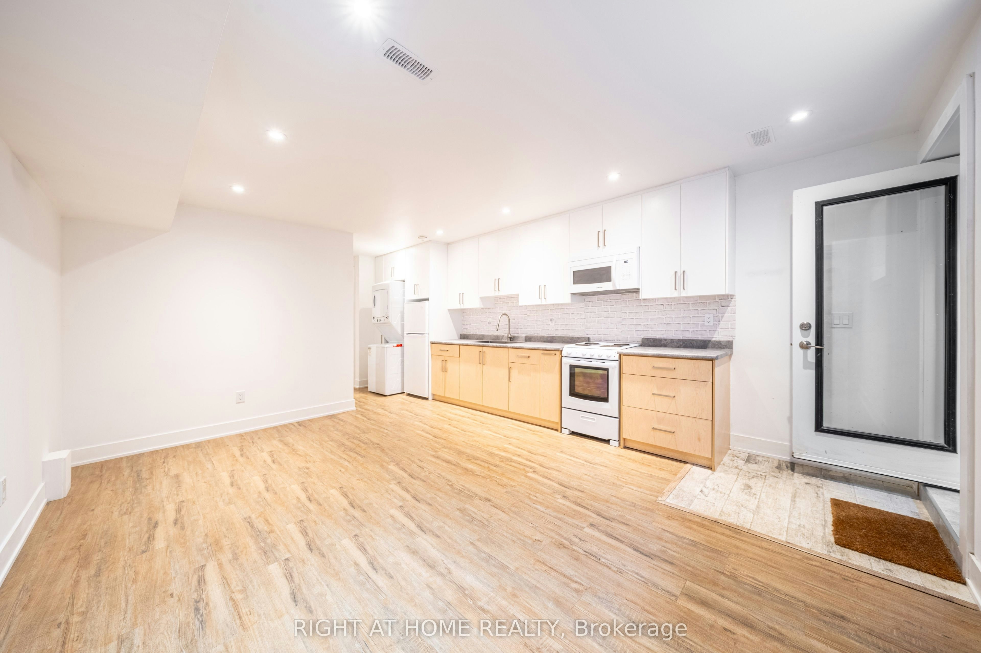 Basement-49B East Drive, Toronto, ON, M6N 2N8 - 2