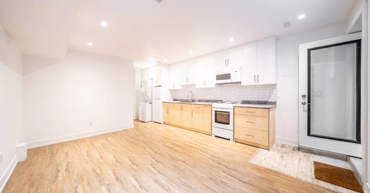 Basement-49B East Drive, Toronto, ON, M6N 2N8 - 2