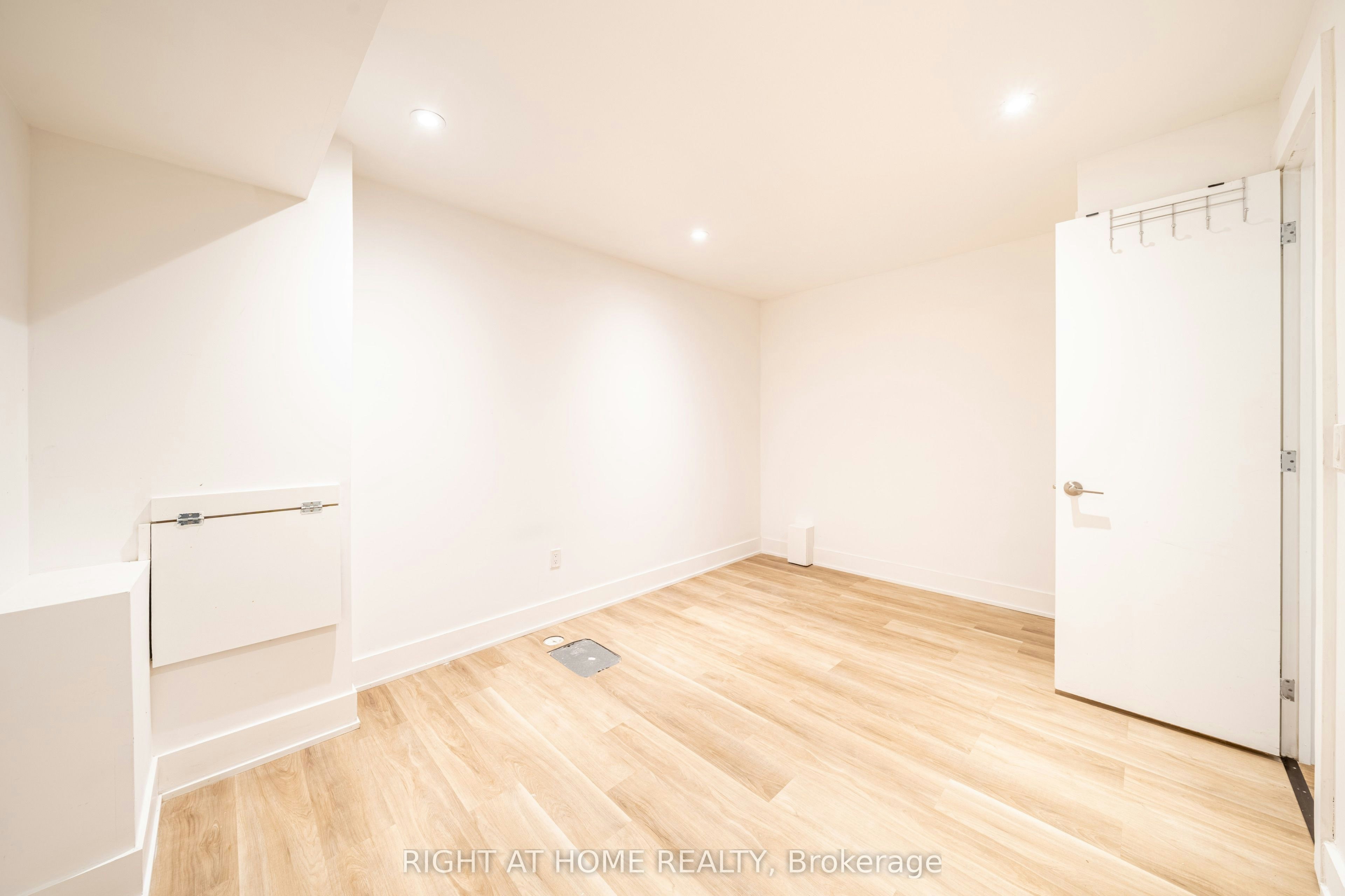 Basement-49B East Drive, Toronto, ON, M6N 2N8 - 10