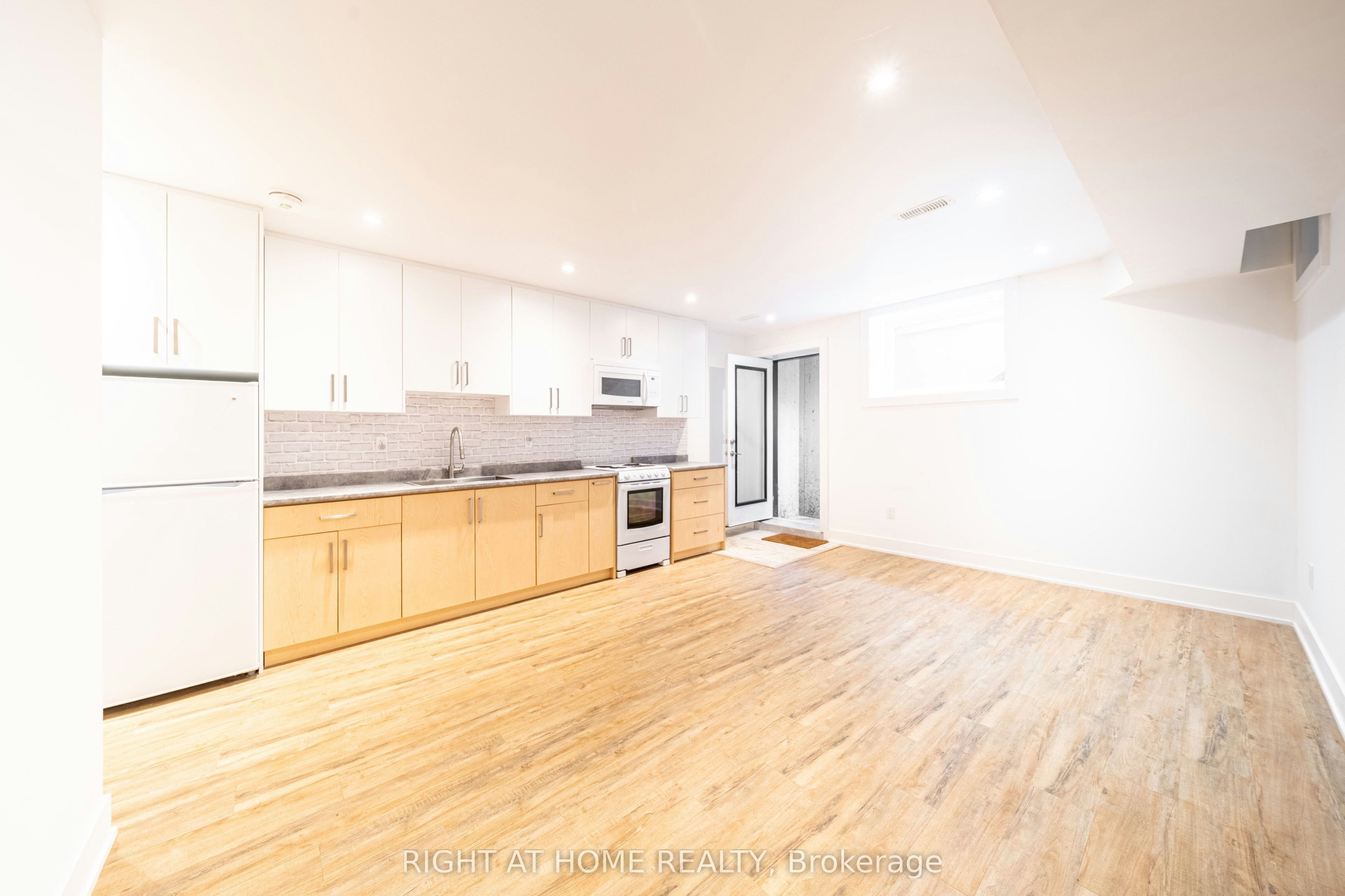 Basement-49B East Drive, Toronto, ON, M6N 2N8 - 3