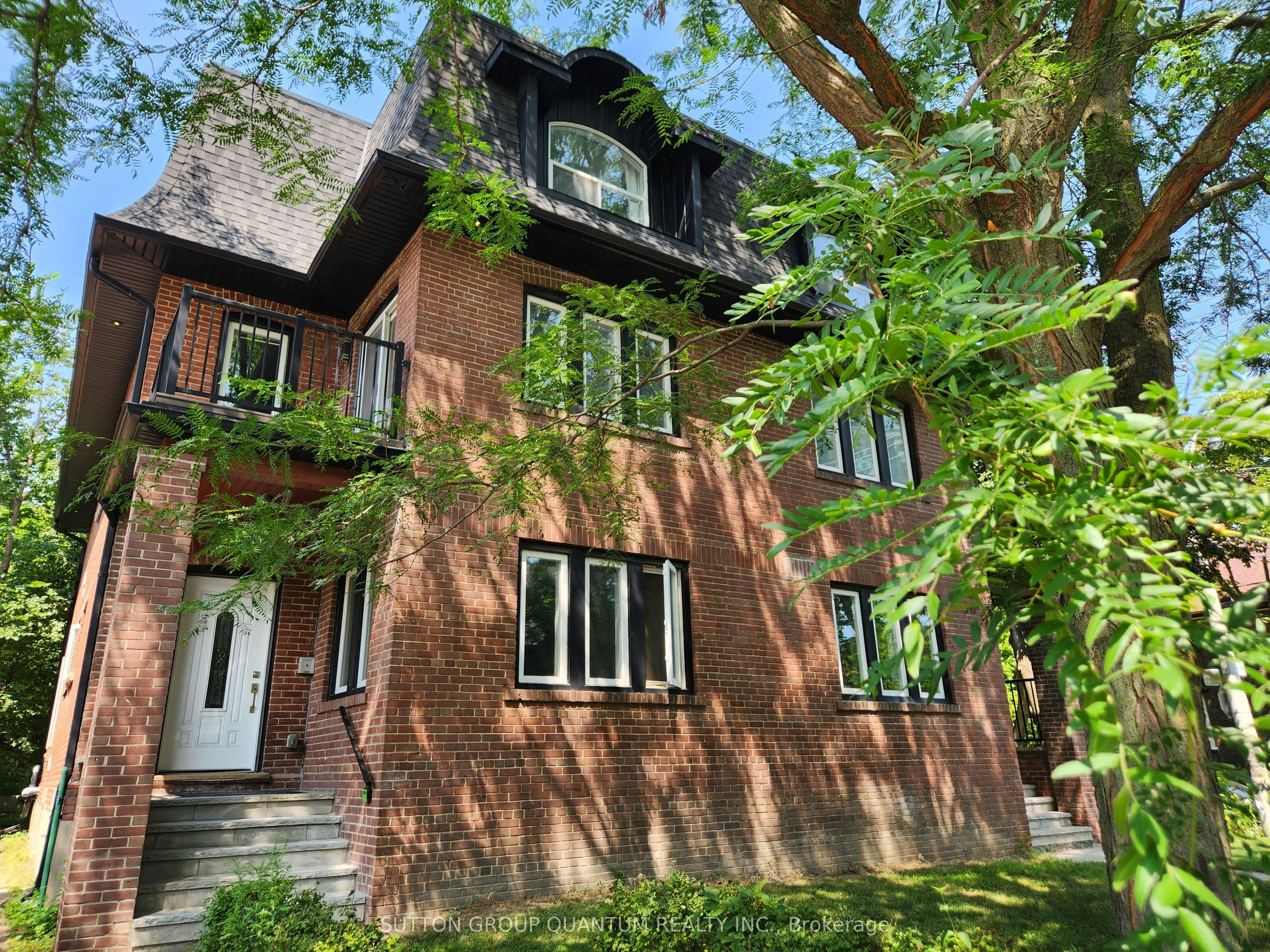 2-28 Boustead Avenue, Toronto, ON, M6R 1Y9