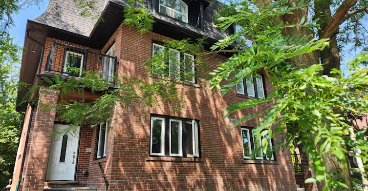 2-28 Boustead Avenue, Toronto, ON, M6R 1Y9