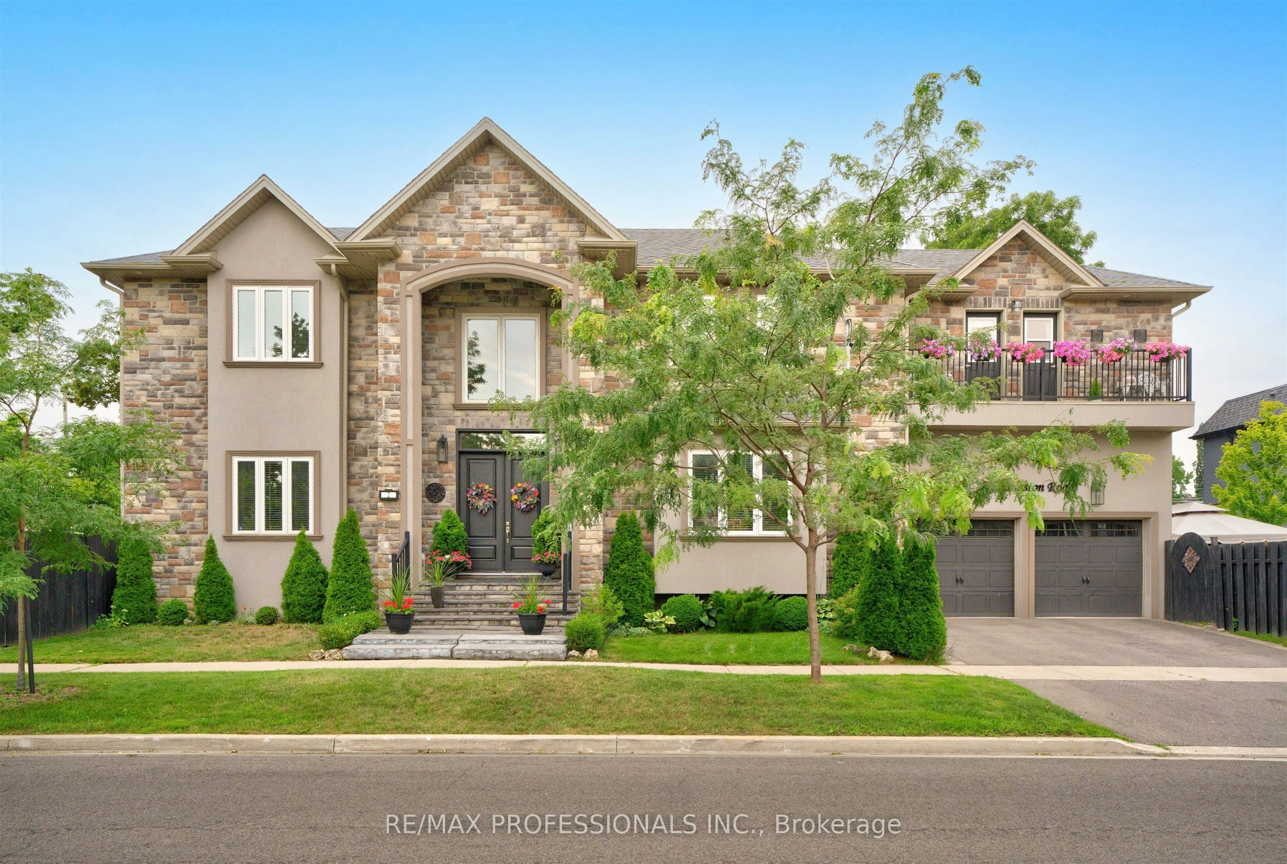 2 Charleston Road, Toronto, ON, M9B 4M7
