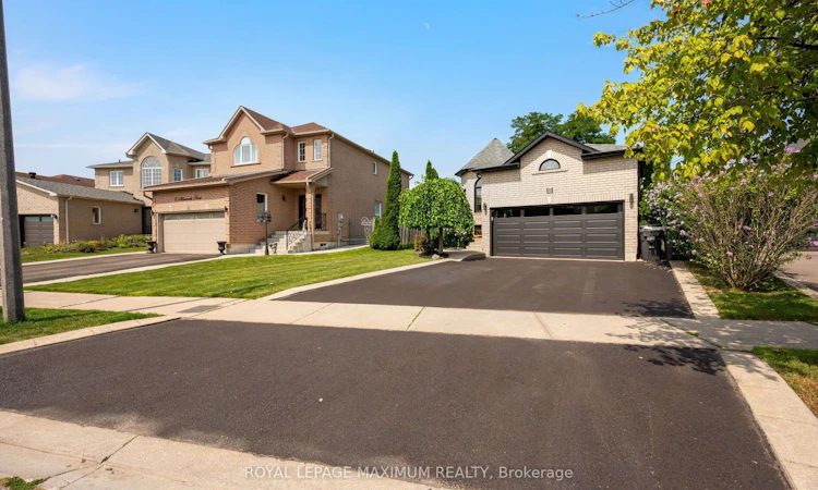 8 Albiwoods Trail