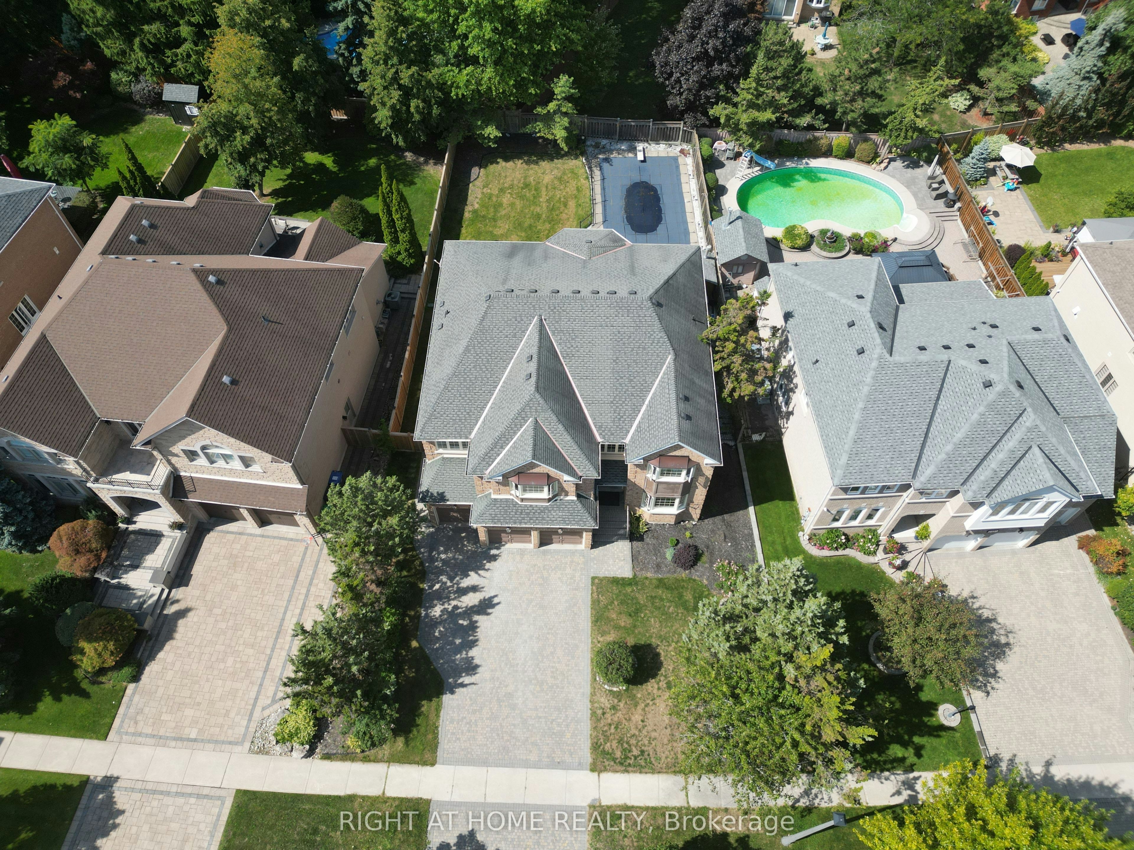 2427 Erin Centre Boulevard, Mississauga, ON, L5M 5B3