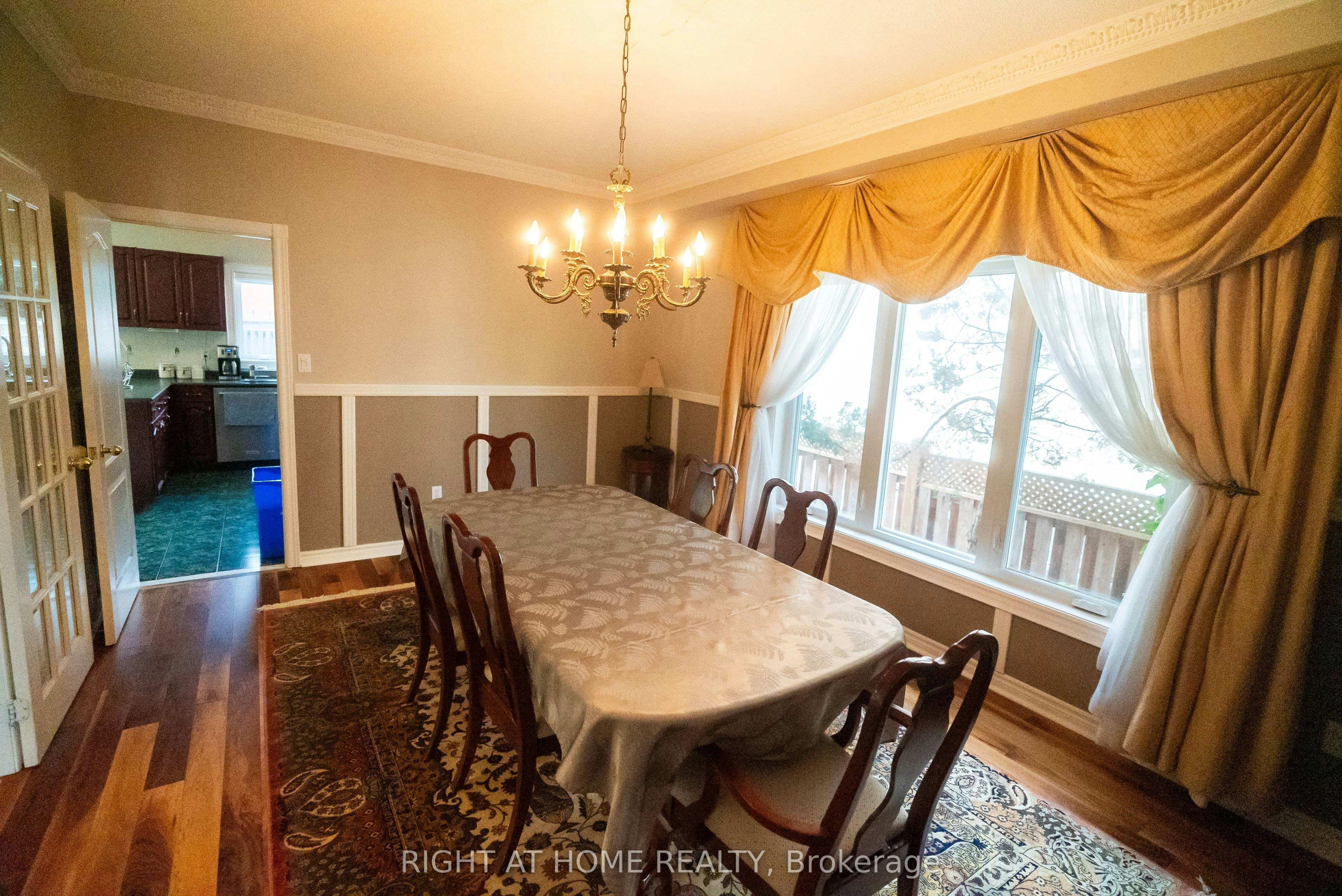2427 Erin Centre Boulevard, Mississauga, ON, L5M 5B3 - 5