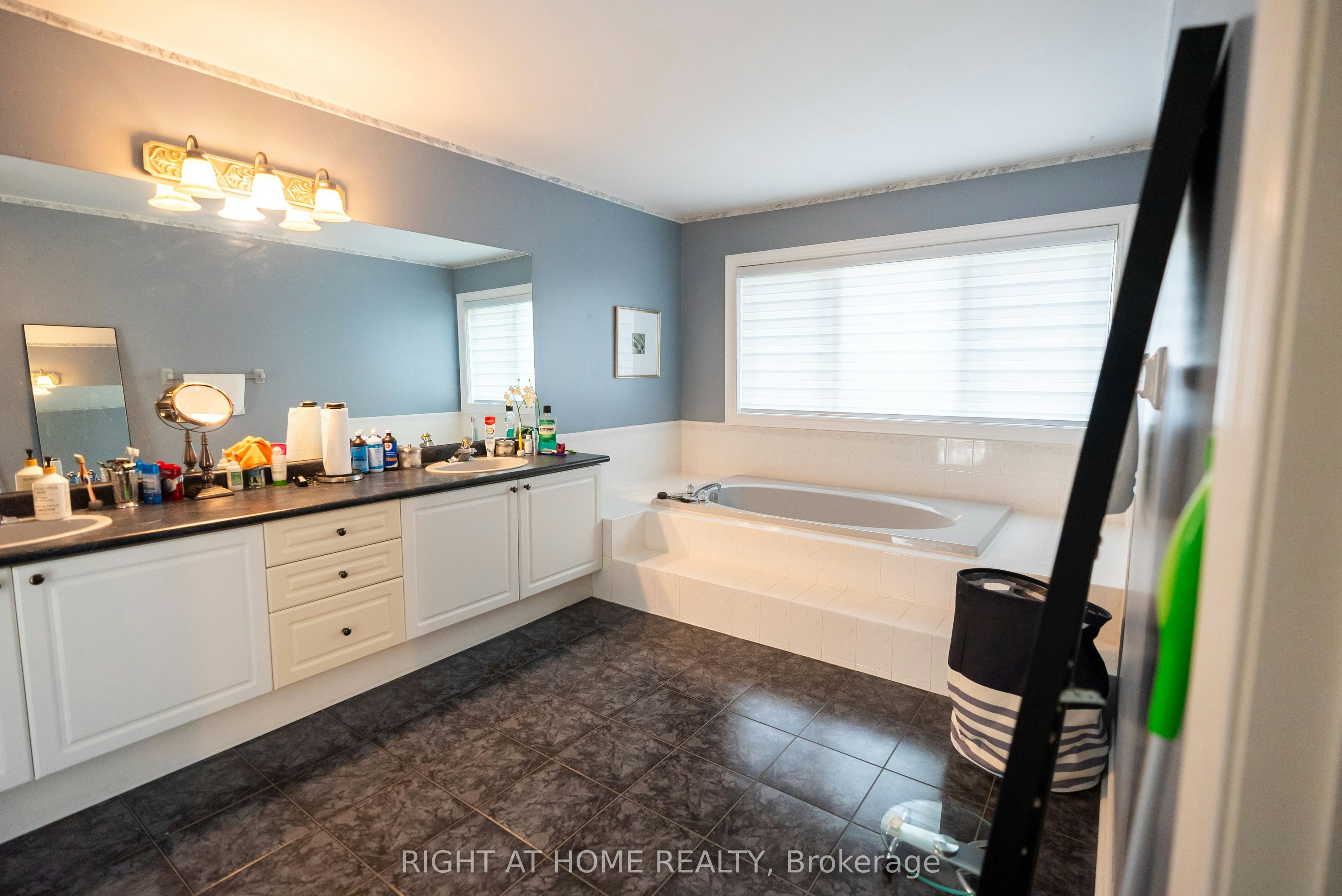 2427 Erin Centre Boulevard, Mississauga, ON, L5M 5B3 - 17