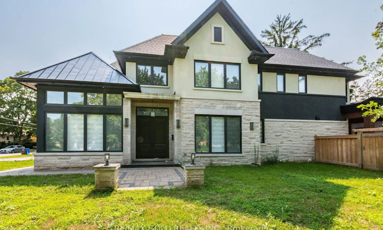 550 Vanessa Crescent