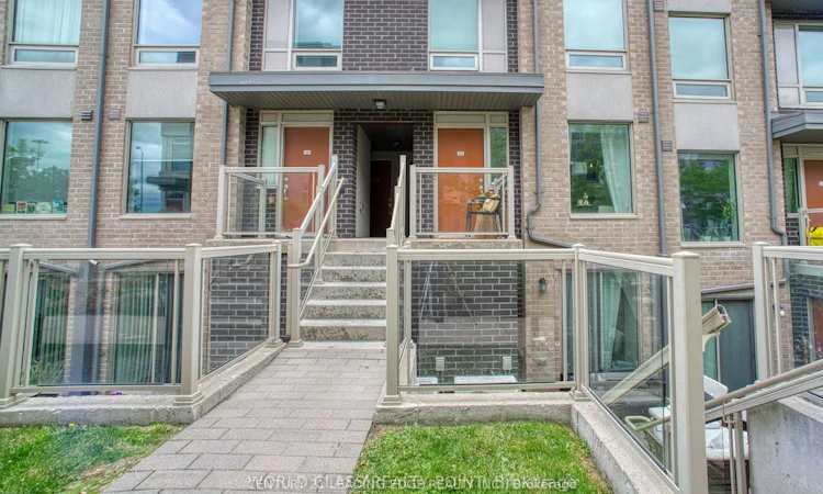 221-7 Applewood Lane E