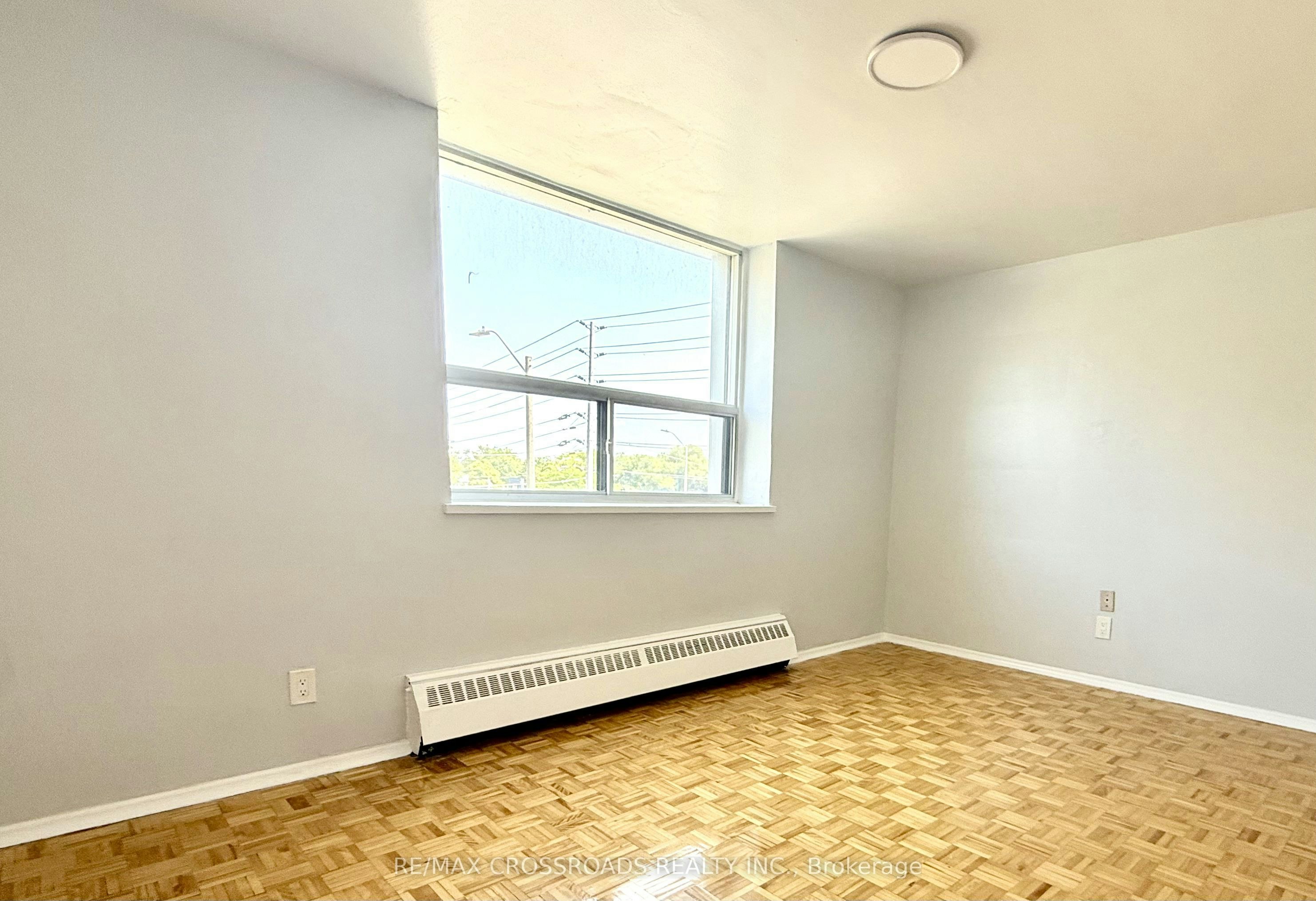 410-363 Lakeshore Road E, Mississauga, ON, L5G 1H7 - 4