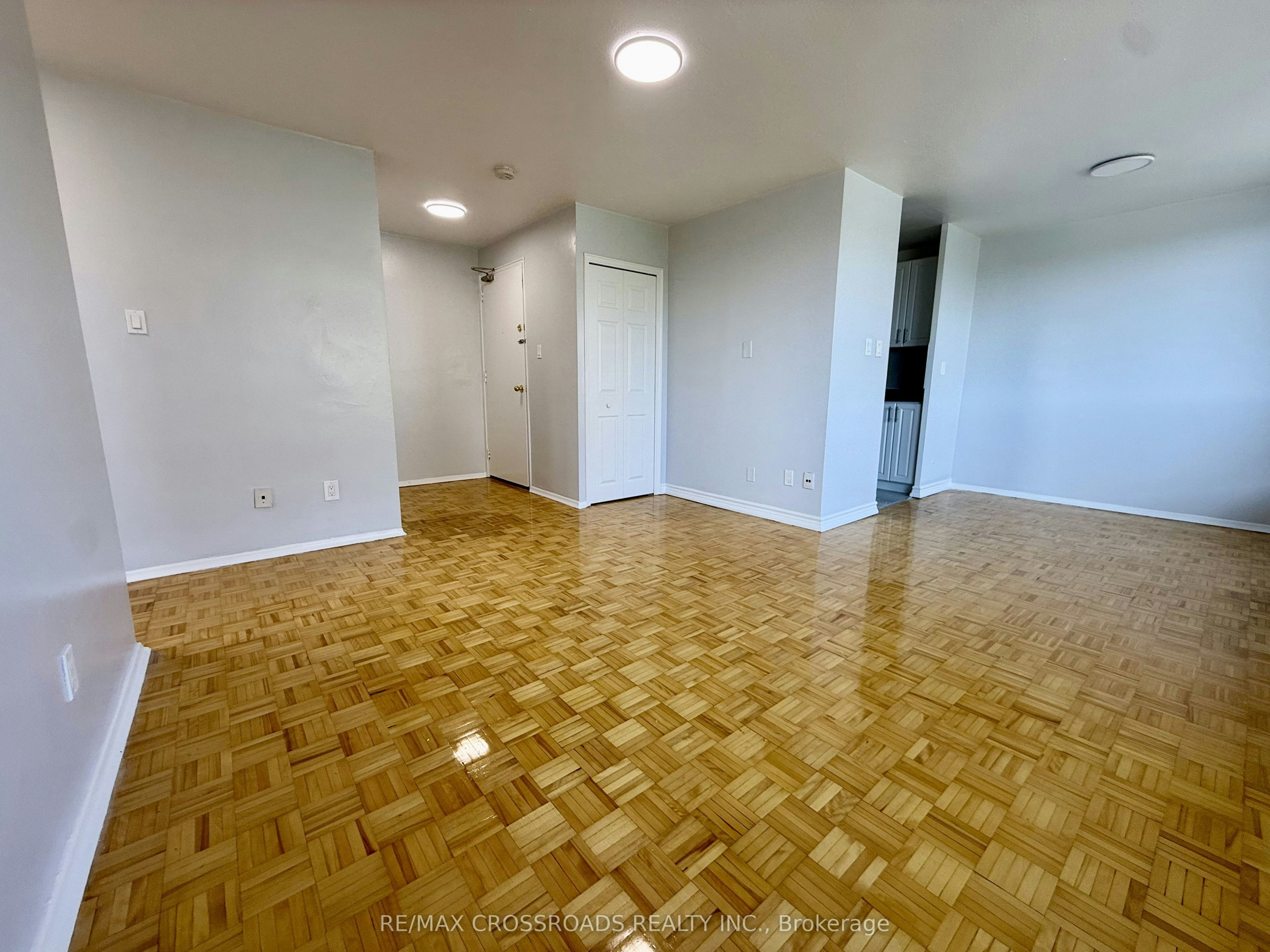 410-363 Lakeshore Road E, Mississauga, ON, L5G 1H7 - 2