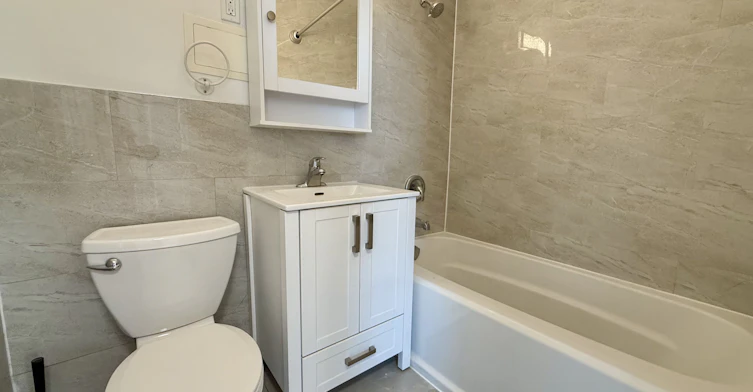 410-363 Lakeshore Road E, Mississauga, ON, L5G 1H7 - 9