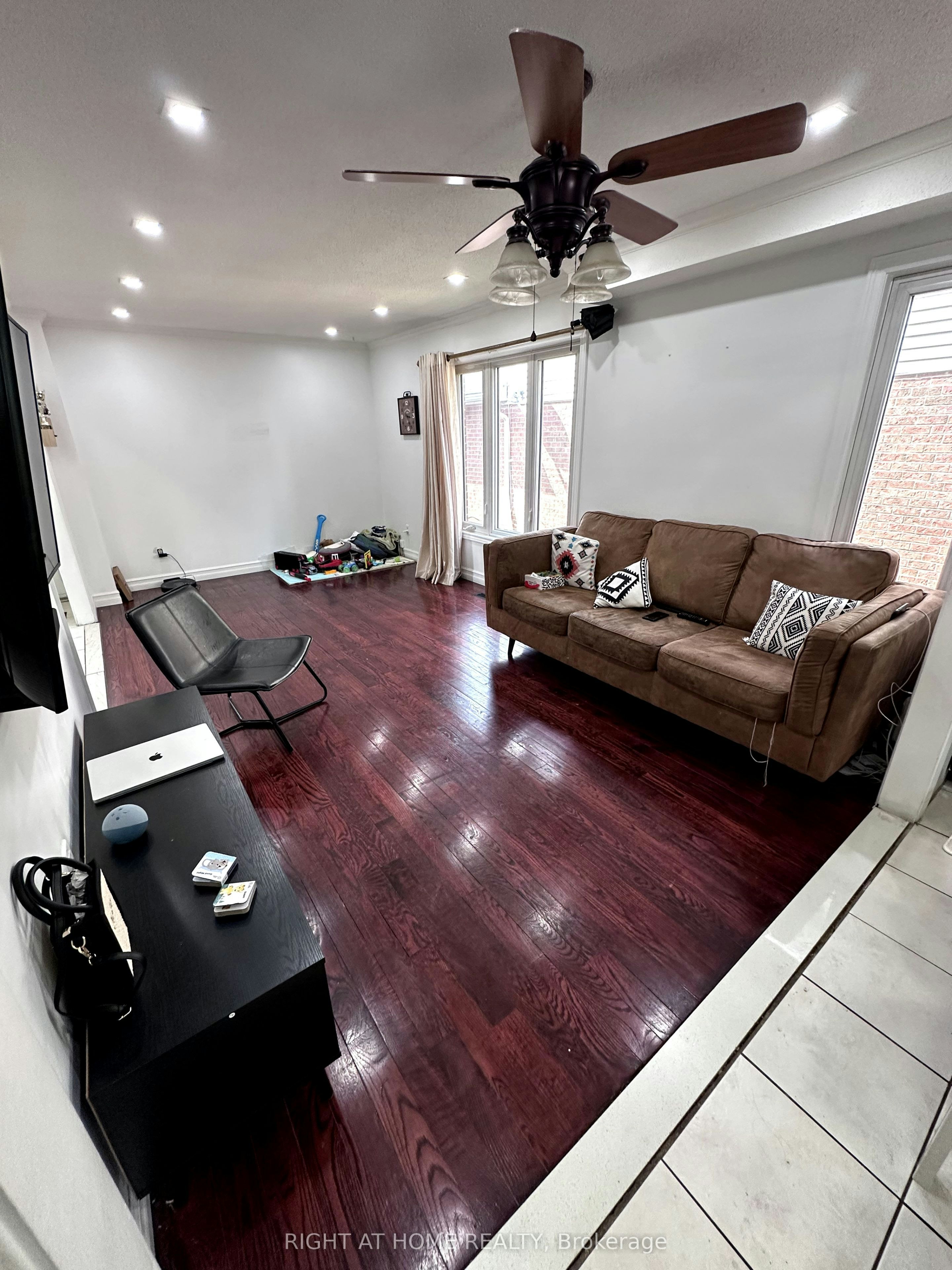 4 Sunshade Place, Brampton, ON, L6Z 2B8 - 4