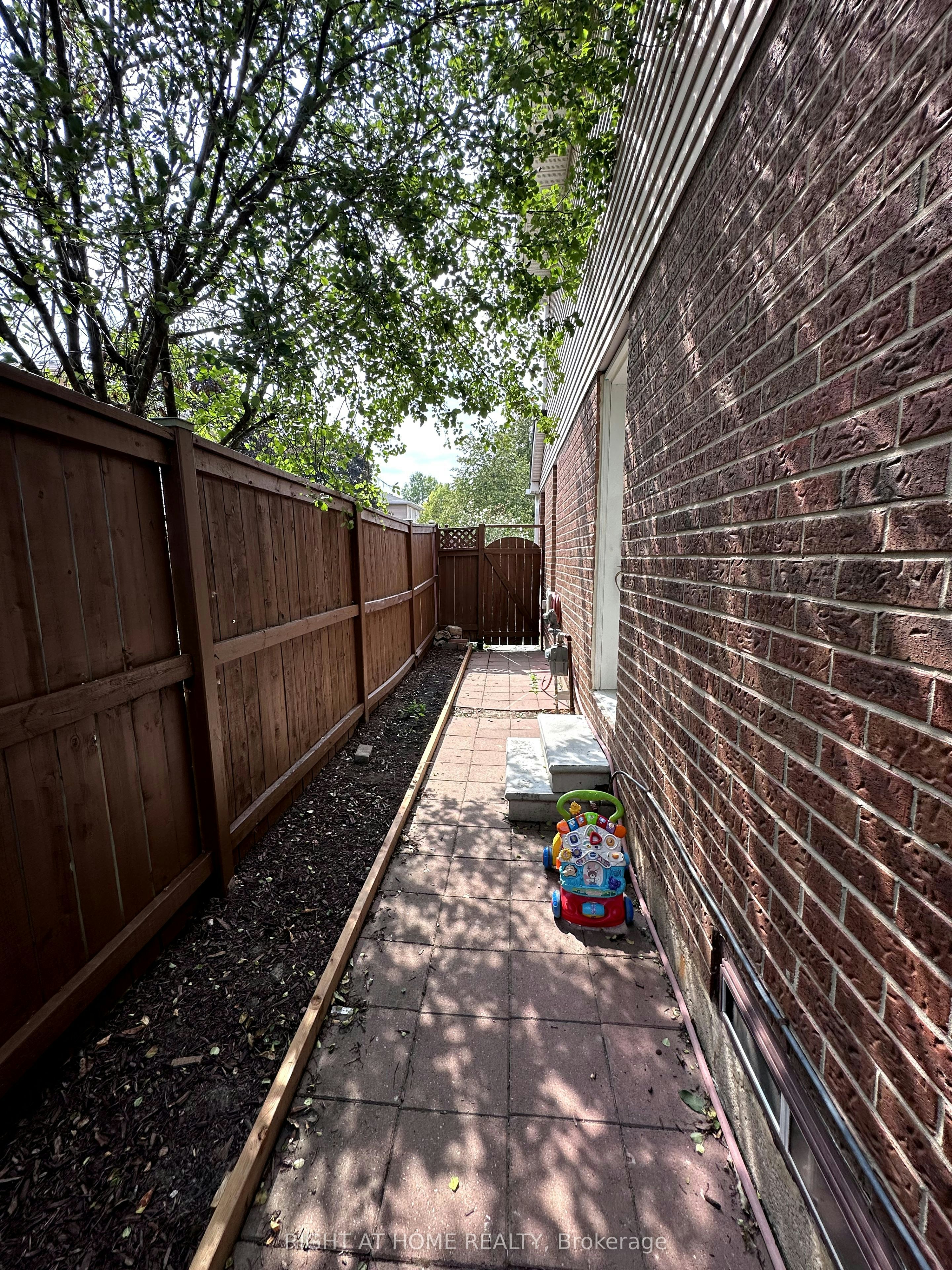 4 Sunshade Place, Brampton, ON, L6Z 2B8 - 26