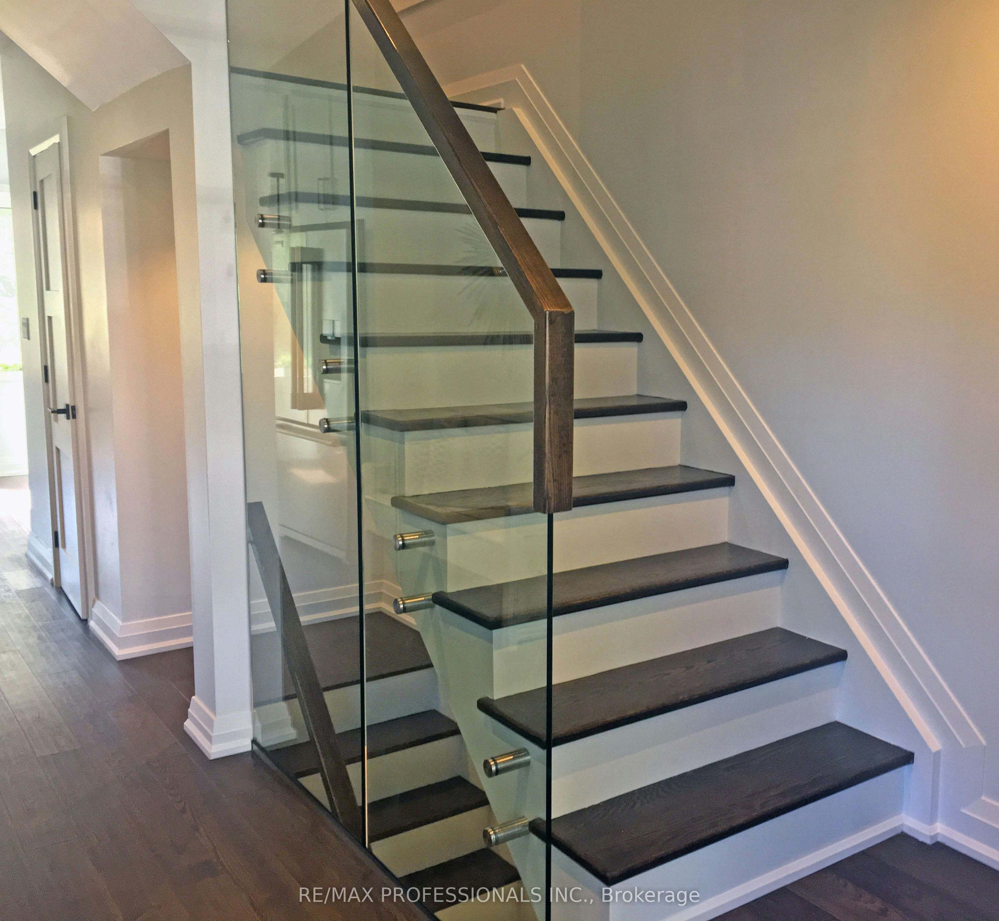 546 Beresford Avenue, Toronto, ON, M6S 3C3 - 24