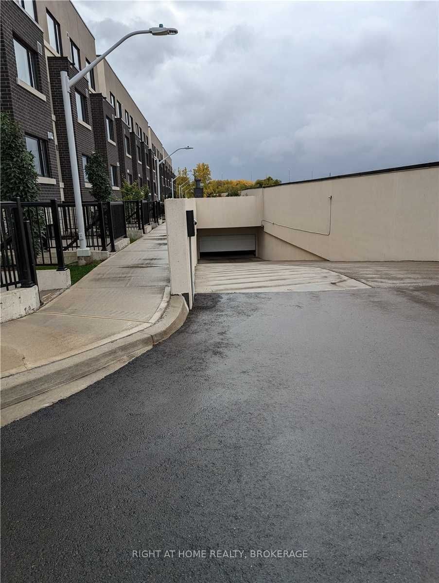 319-1139 Cooke Boulevard, Burlington, ON, L7T 0C3 - 12