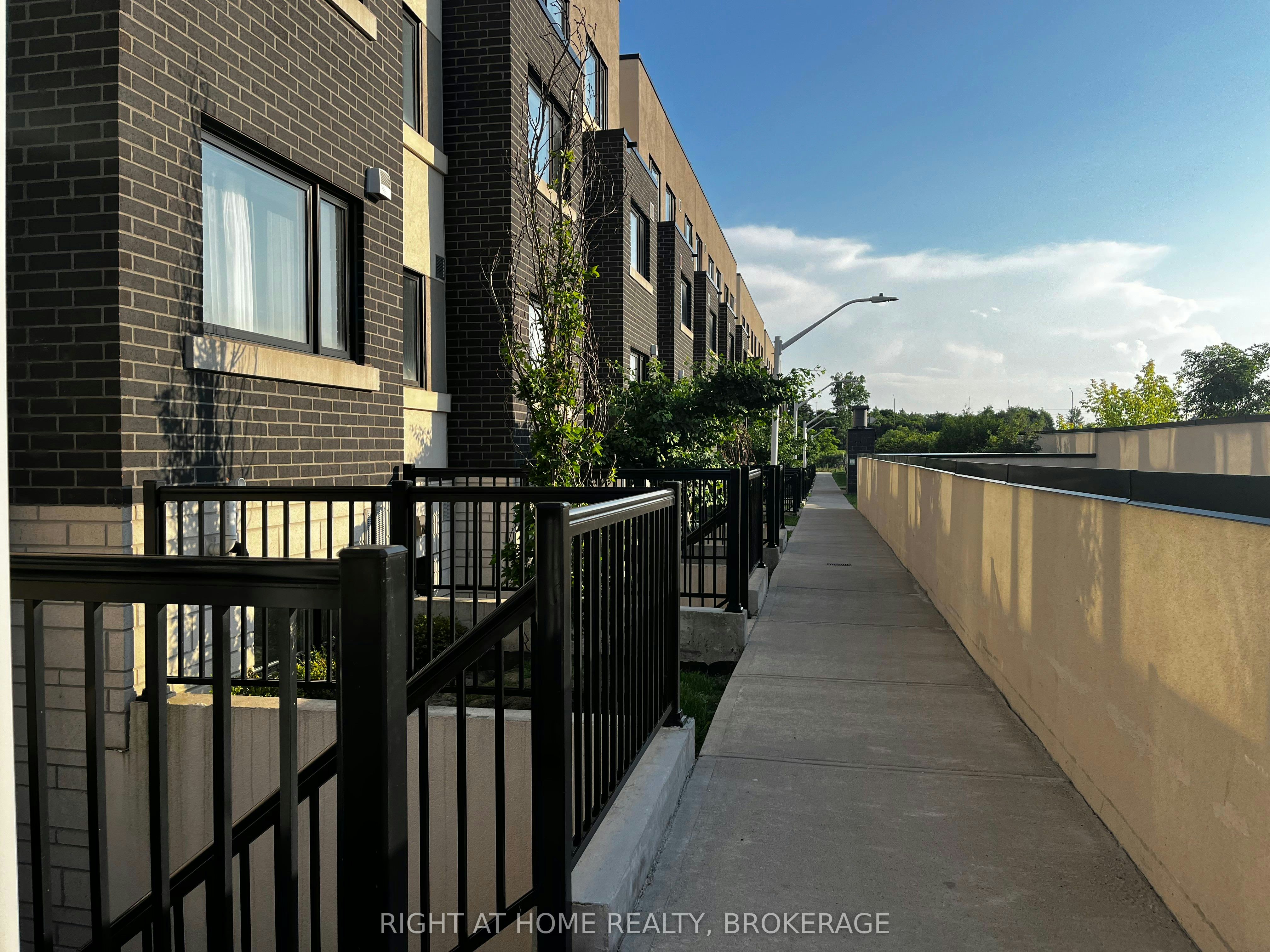 319-1139 Cooke Boulevard, Burlington, ON, L7T 0C3 - 2
