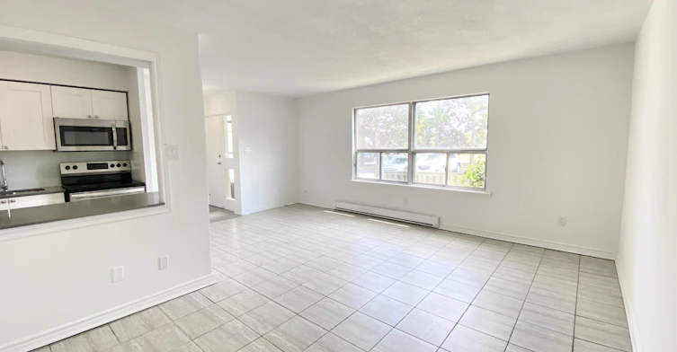 5-7555 Goreway Drive, Mississauga, ON, L4T 3M9 - 3